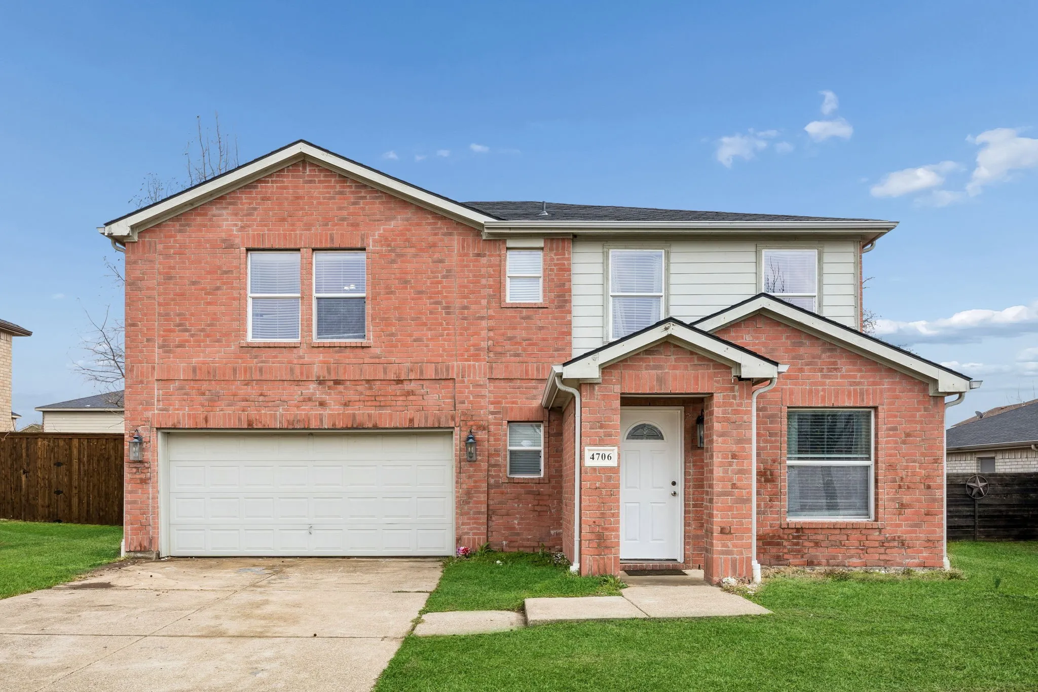 Single Family Residence For Sale in Dallas County , 4706 Creekview Lane, Balch Springs, Texas 75180, 3 Bedroom, 3 Bathroom, 2 Garage spaces, 2,362 Sqft, built in 2006, mls#21200317, Real Estate Agent in Balch Springs, Homes For Sale in Dallas county, Homes For Sale in Balch Springs, Realtor in Balch Springs Texas, Real Estate Brokerage Independent Realty Texas, Luminita Cordes Realtor
