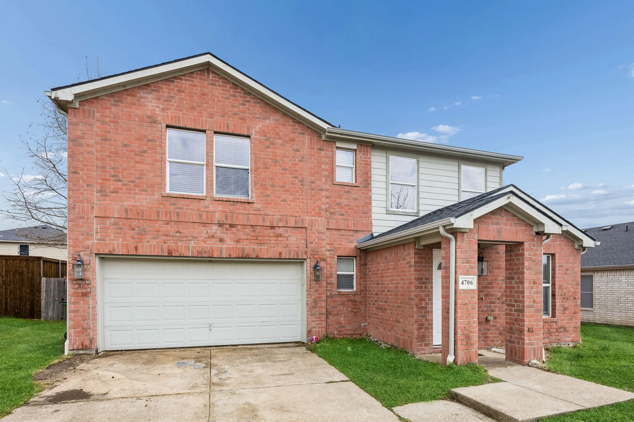 Single Family Residence For Sale in Dallas County , 4706 Creekview Lane, Balch Springs, Texas 75180, 3 Bedroom, 3 Bathroom, 2 Garage spaces, 2,362 Sqft, built in 2006, mls#21200317, Real Estate Agent in Balch Springs, Homes For Sale in Dallas county, Homes For Sale in Balch Springs, Realtor in Balch Springs Texas, Real Estate Brokerage Independent Realty Texas, Luminita Cordes Realtor