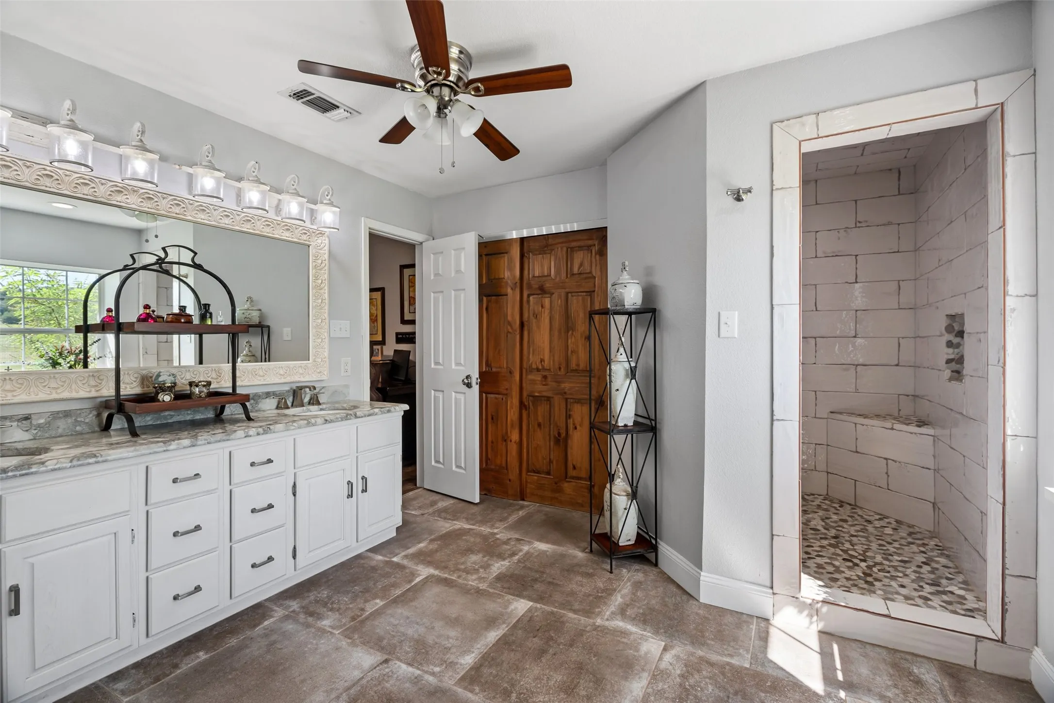 Single Family Residence For Sale in Bosque County , 5100 Highway 144, Walnut Springs, Texas 76690, 4 Bedroom, 3 Bathroom, Garage spaces, 2,936 Sqft, built in 1996, mls#21200360, Real Estate Agent in Walnut Springs, Homes For Sale in Bosque county, Homes For Sale in Walnut Springs, Realtor in Walnut Springs Texas, Real Estate Brokerage Independent Realty Texas, Luminita Cordes Realtor