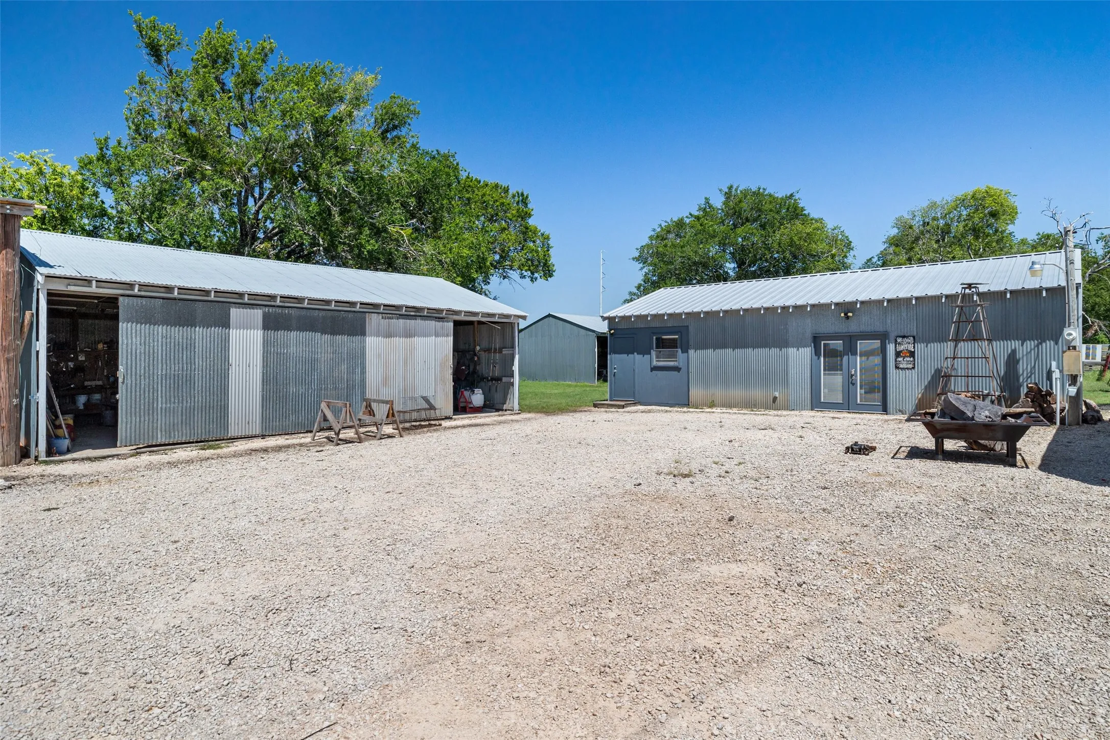 Single Family Residence For Sale in Bosque County , 5100 Highway 144, Walnut Springs, Texas 76690, 4 Bedroom, 3 Bathroom, Garage spaces, 2,936 Sqft, built in 1996, mls#21200360, Real Estate Agent in Walnut Springs, Homes For Sale in Bosque county, Homes For Sale in Walnut Springs, Realtor in Walnut Springs Texas, Real Estate Brokerage Independent Realty Texas, Luminita Cordes Realtor