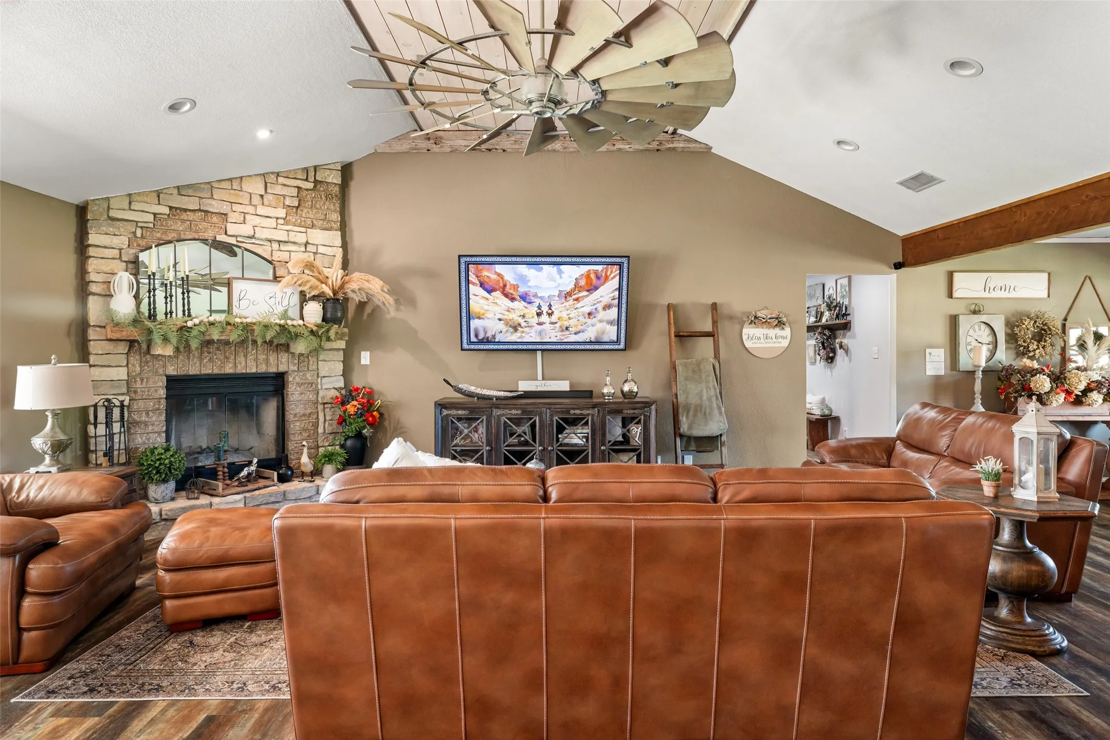 Single Family Residence For Sale in Bosque County , 5100 Highway 144, Walnut Springs, Texas 76690, 4 Bedroom, 3 Bathroom, Garage spaces, 2,936 Sqft, built in 1996, mls#21200360, Real Estate Agent in Walnut Springs, Homes For Sale in Bosque county, Homes For Sale in Walnut Springs, Realtor in Walnut Springs Texas, Real Estate Brokerage Independent Realty Texas, Luminita Cordes Realtor