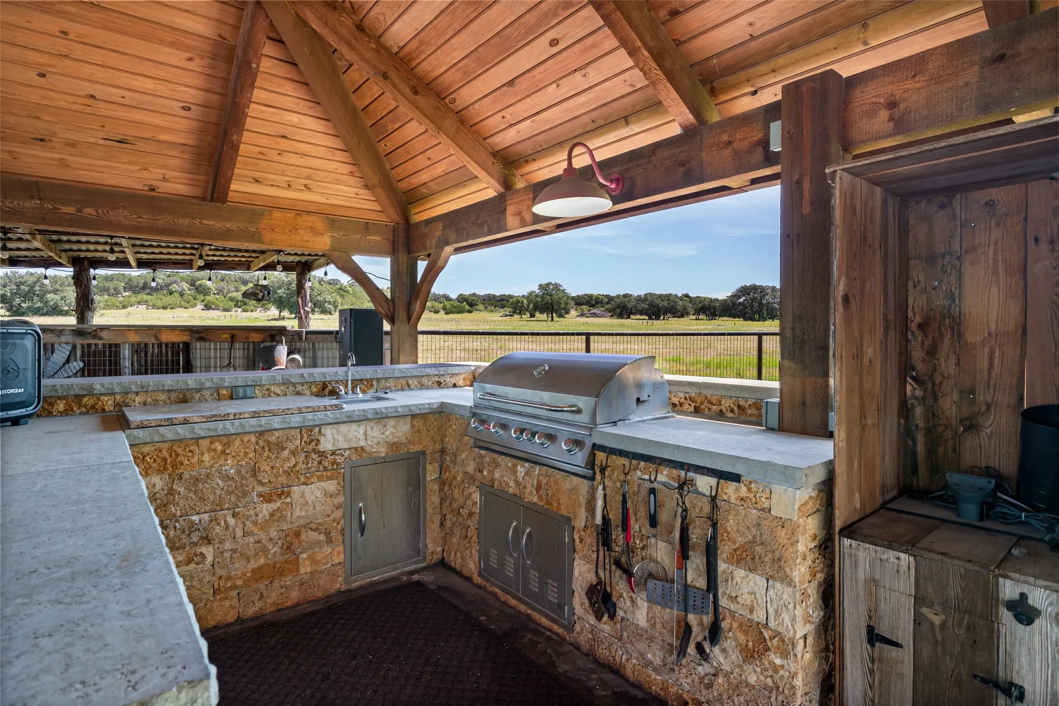 Single Family Residence For Sale in Bosque County , 5100 Highway 144, Walnut Springs, Texas 76690, 4 Bedroom, 3 Bathroom, Garage spaces, 2,936 Sqft, built in 1996, mls#21200360, Real Estate Agent in Walnut Springs, Homes For Sale in Bosque county, Homes For Sale in Walnut Springs, Realtor in Walnut Springs Texas, Real Estate Brokerage Independent Realty Texas, Luminita Cordes Realtor