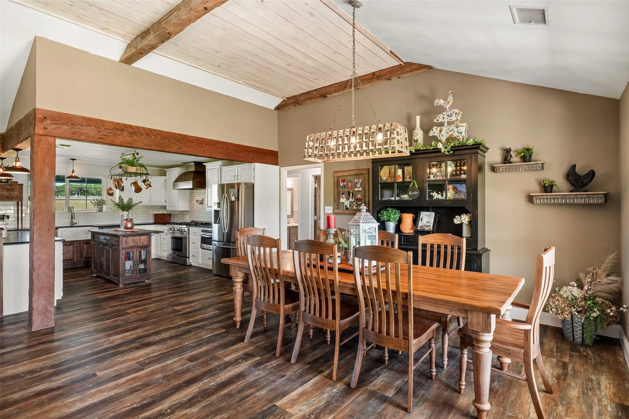 Single Family Residence For Sale in Bosque County , 5100 Highway 144, Walnut Springs, Texas 76690, 4 Bedroom, 3 Bathroom, Garage spaces, 2,936 Sqft, built in 1996, mls#21200360, Real Estate Agent in Walnut Springs, Homes For Sale in Bosque county, Homes For Sale in Walnut Springs, Realtor in Walnut Springs Texas, Real Estate Brokerage Independent Realty Texas, Luminita Cordes Realtor