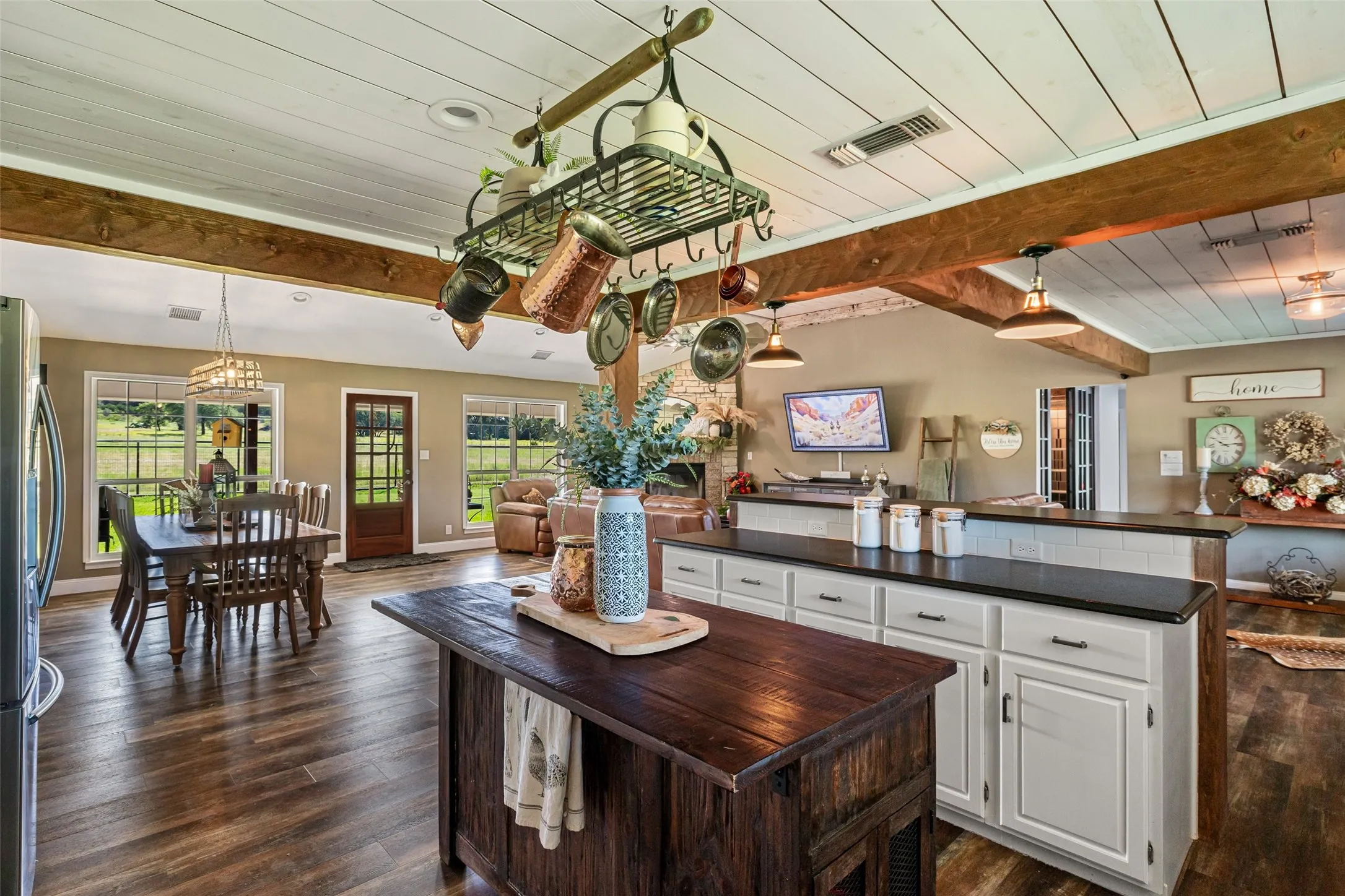 Single Family Residence For Sale in Bosque County , 5100 Highway 144, Walnut Springs, Texas 76690, 4 Bedroom, 3 Bathroom, Garage spaces, 2,936 Sqft, built in 1996, mls#21200360, Real Estate Agent in Walnut Springs, Homes For Sale in Bosque county, Homes For Sale in Walnut Springs, Realtor in Walnut Springs Texas, Real Estate Brokerage Independent Realty Texas, Luminita Cordes Realtor