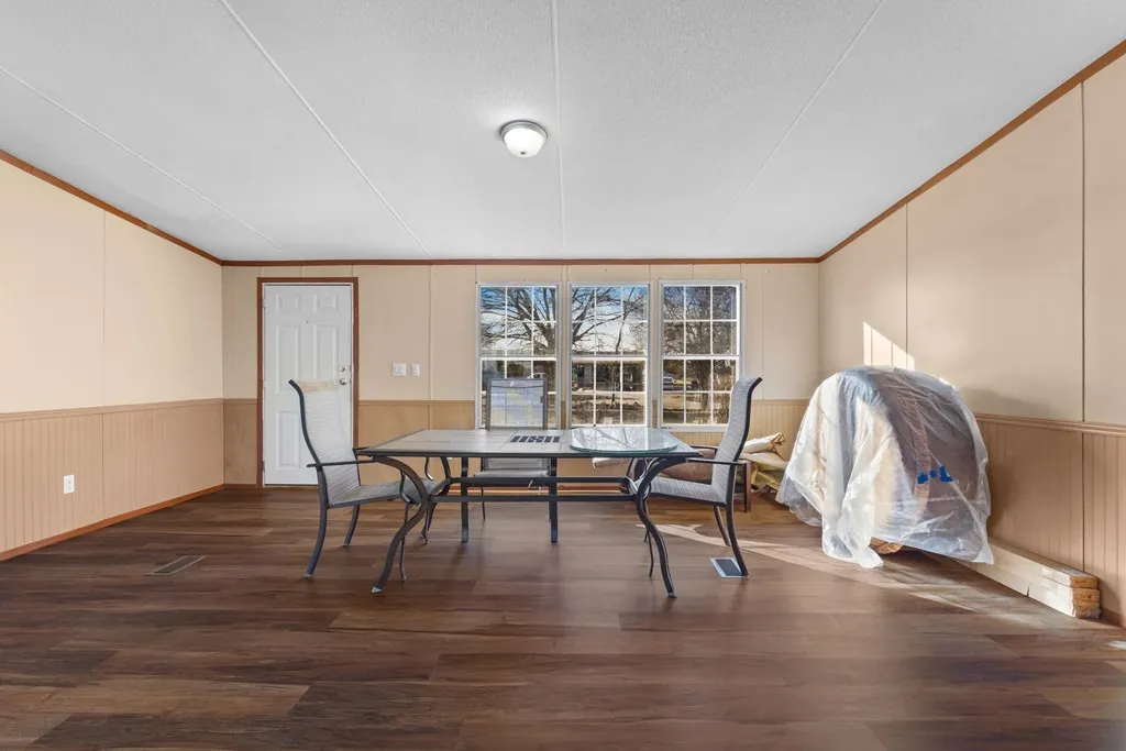 Mobile Home For Sale in Van Zandt County , 289 Vz County Road 3122, Edgewood, Texas 75117, 4 Bedrooms, 2 Bathrooms, Garage spaces, 2,128 Sqft, built in 2006, Price $239,000, mls#21194966, Real Estate Agent in Edgewood, Homes For Sale in Van Zandt county, Homes For Sale in Edgewood, Realtor in Edgewood Texas, Real Estate Brokerage Independent Realty Texas, Luminita Cordes Realtor