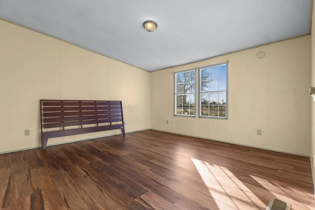 Mobile Home For Sale in Van Zandt County , 289 Vz County Road 3122, Edgewood, Texas 75117, 4 Bedrooms, 2 Bathrooms, Garage spaces, 2,128 Sqft, built in 2006, Price $239,000, mls#21194966, Real Estate Agent in Edgewood, Homes For Sale in Van Zandt county, Homes For Sale in Edgewood, Realtor in Edgewood Texas, Real Estate Brokerage Independent Realty Texas, Luminita Cordes Realtor