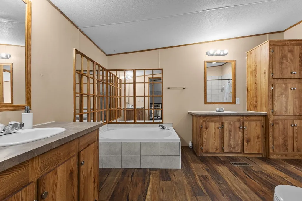 Mobile Home For Sale in Van Zandt County , 289 Vz County Road 3122, Edgewood, Texas 75117, 4 Bedrooms, 2 Bathrooms, Garage spaces, 2,128 Sqft, built in 2006, Price $239,000, mls#21194966, Real Estate Agent in Edgewood, Homes For Sale in Van Zandt county, Homes For Sale in Edgewood, Realtor in Edgewood Texas, Real Estate Brokerage Independent Realty Texas, Luminita Cordes Realtor