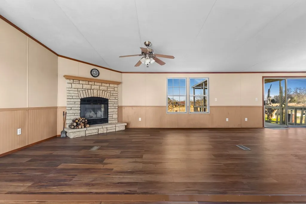 Mobile Home For Sale in Van Zandt County , 289 Vz County Road 3122, Edgewood, Texas 75117, 4 Bedrooms, 2 Bathrooms, Garage spaces, 2,128 Sqft, built in 2006, Price $239,000, mls#21194966, Real Estate Agent in Edgewood, Homes For Sale in Van Zandt county, Homes For Sale in Edgewood, Realtor in Edgewood Texas, Real Estate Brokerage Independent Realty Texas, Luminita Cordes Realtor
