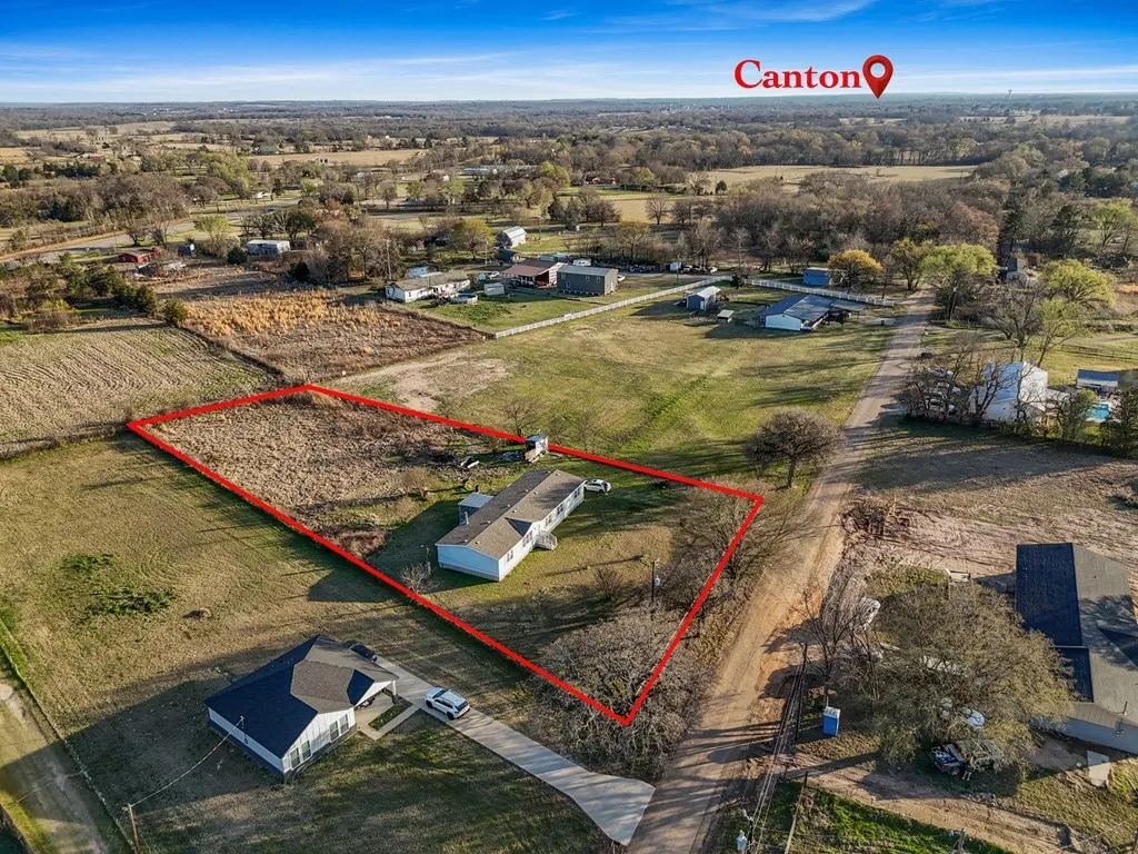 Mobile Home For Sale in Van Zandt County , 289 Vz County Road 3122, Edgewood, Texas 75117, 4 Bedrooms, 2 Bathrooms, Garage spaces, 2,128 Sqft, built in 2006, Price $239,000, mls#21194966, Real Estate Agent in Edgewood, Homes For Sale in Van Zandt county, Homes For Sale in Edgewood, Realtor in Edgewood Texas, Real Estate Brokerage Independent Realty Texas, Luminita Cordes Realtor