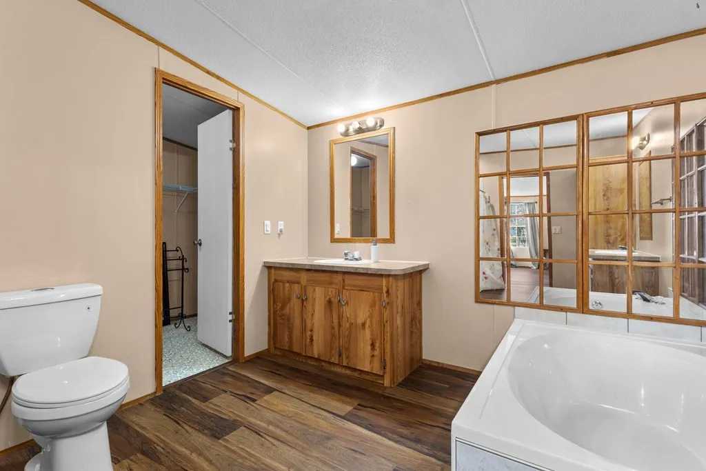Mobile Home For Sale in Van Zandt County , 289 Vz County Road 3122, Edgewood, Texas 75117, 4 Bedrooms, 2 Bathrooms, Garage spaces, 2,128 Sqft, built in 2006, Price $239,000, mls#21194966, Real Estate Agent in Edgewood, Homes For Sale in Van Zandt county, Homes For Sale in Edgewood, Realtor in Edgewood Texas, Real Estate Brokerage Independent Realty Texas, Luminita Cordes Realtor