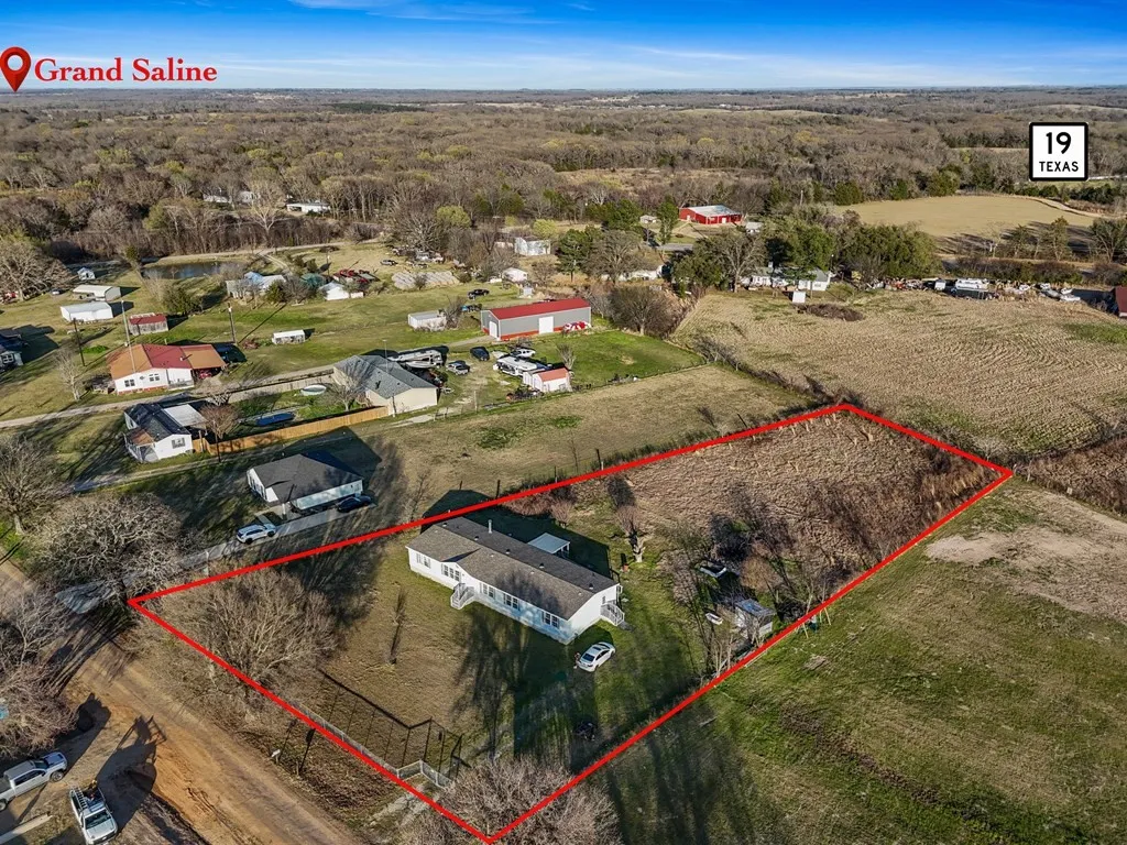 Mobile Home For Sale in Van Zandt County , 289 Vz County Road 3122, Edgewood, Texas 75117, 4 Bedrooms, 2 Bathrooms, Garage spaces, 2,128 Sqft, built in 2006, Price $239,000, mls#21194966, Real Estate Agent in Edgewood, Homes For Sale in Van Zandt county, Homes For Sale in Edgewood, Realtor in Edgewood Texas, Real Estate Brokerage Independent Realty Texas, Luminita Cordes Realtor