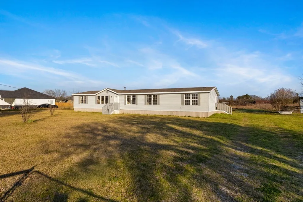 Mobile Home For Sale in Van Zandt County , 289 Vz County Road 3122, Edgewood, Texas 75117, 4 Bedrooms, 2 Bathrooms, Garage spaces, 2,128 Sqft, built in 2006, Price $239,000, mls#21194966, Real Estate Agent in Edgewood, Homes For Sale in Van Zandt county, Homes For Sale in Edgewood, Realtor in Edgewood Texas, Real Estate Brokerage Independent Realty Texas, Luminita Cordes Realtor