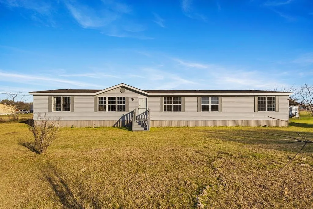 Mobile Home For Sale in Van Zandt County , 289 Vz County Road 3122, Edgewood, Texas 75117, 4 Bedrooms, 2 Bathrooms, Garage spaces, 2,128 Sqft, built in 2006, Price $239,000, mls#21194966, Real Estate Agent in Edgewood, Homes For Sale in Van Zandt county, Homes For Sale in Edgewood, Realtor in Edgewood Texas, Real Estate Brokerage Independent Realty Texas, Luminita Cordes Realtor