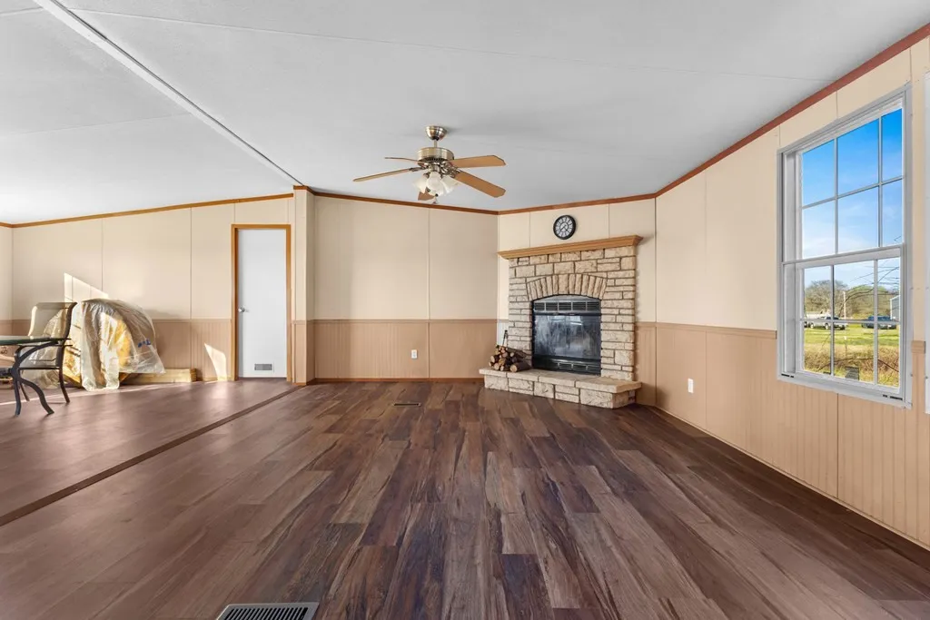 Mobile Home For Sale in Van Zandt County , 289 Vz County Road 3122, Edgewood, Texas 75117, 4 Bedrooms, 2 Bathrooms, Garage spaces, 2,128 Sqft, built in 2006, Price $239,000, mls#21194966, Real Estate Agent in Edgewood, Homes For Sale in Van Zandt county, Homes For Sale in Edgewood, Realtor in Edgewood Texas, Real Estate Brokerage Independent Realty Texas, Luminita Cordes Realtor