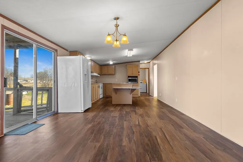 Mobile Home For Sale in Van Zandt County , 289 Vz County Road 3122, Edgewood, Texas 75117, 4 Bedrooms, 2 Bathrooms, Garage spaces, 2,128 Sqft, built in 2006, Price $239,000, mls#21194966, Real Estate Agent in Edgewood, Homes For Sale in Van Zandt county, Homes For Sale in Edgewood, Realtor in Edgewood Texas, Real Estate Brokerage Independent Realty Texas, Luminita Cordes Realtor