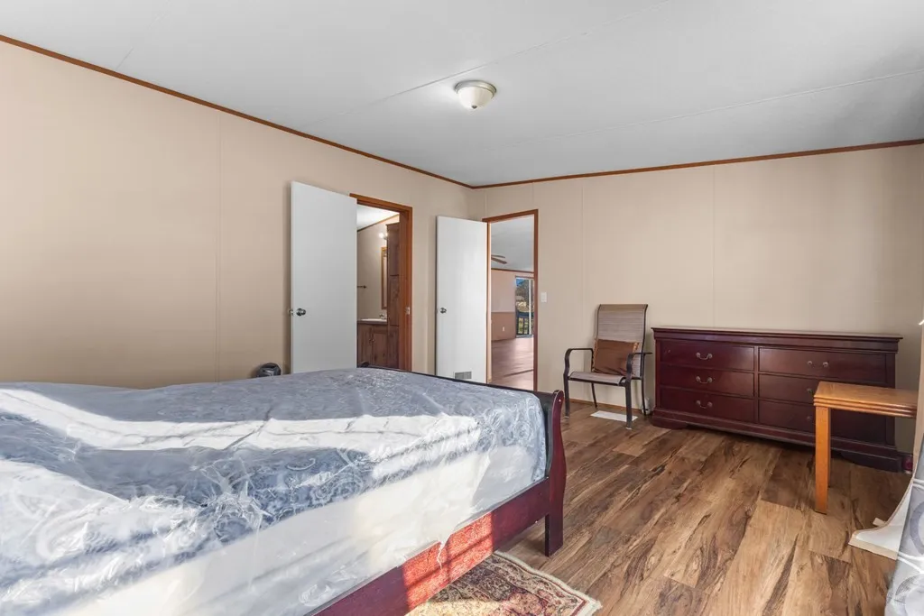 Mobile Home For Sale in Van Zandt County , 289 Vz County Road 3122, Edgewood, Texas 75117, 4 Bedrooms, 2 Bathrooms, Garage spaces, 2,128 Sqft, built in 2006, Price $239,000, mls#21194966, Real Estate Agent in Edgewood, Homes For Sale in Van Zandt county, Homes For Sale in Edgewood, Realtor in Edgewood Texas, Real Estate Brokerage Independent Realty Texas, Luminita Cordes Realtor