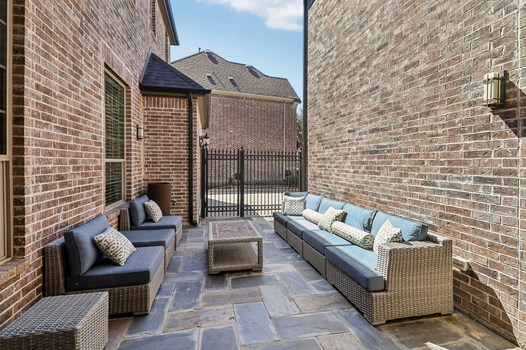 Single Family Residence For Sale in Denton County , 6616 Mountain Sky Road, Frisco, Texas 75036, 5 Bedroom, 6 Bathroom, 3 Garage spaces, 4,829 Sqft, built in 2013, Preowned, mls#21197477, Real Estate Agent in Frisco, Homes For Sale in Denton county, Homes For Sale in Frisco, Realtor in Frisco Texas, Real Estate Brokerage Independent Realty Texas, Luminita Cordes Realtor