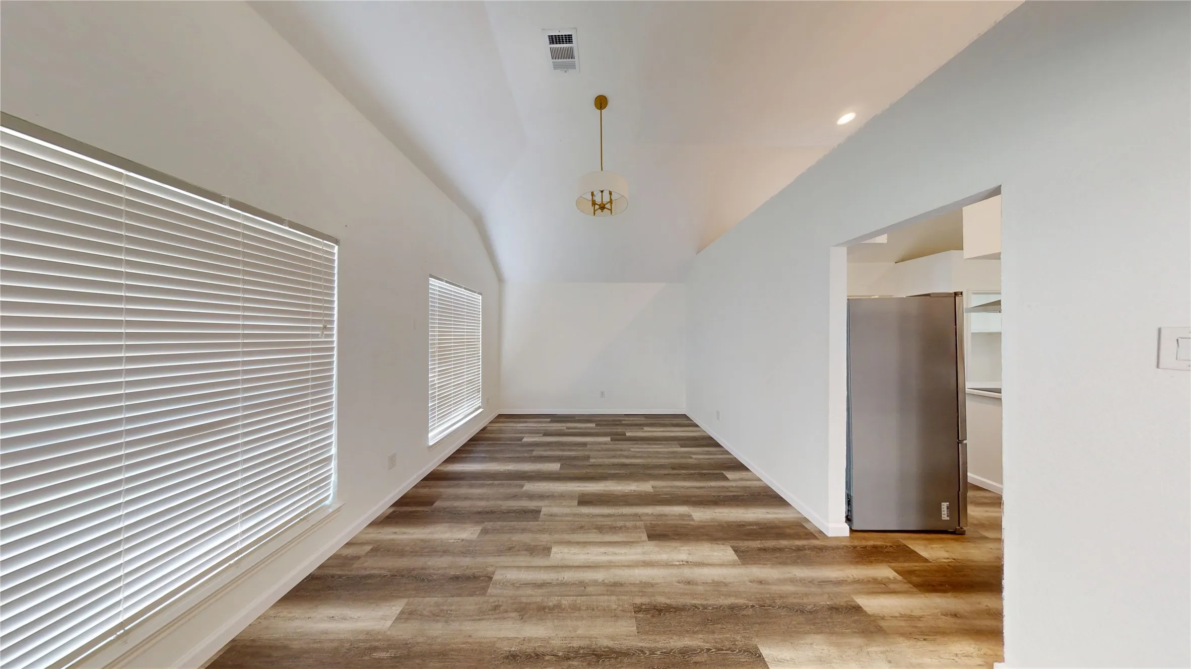 Single Family Residence For Sale in Dallas County , 4917 Meadow Vista Place, Garland, Texas 75043, 5 Bedroom, 3 Bathroom, 2 Garage spaces, 2,128 Sqft, built in 1984, Preowned, Price $360,000, mls#21200402, Real Estate Agent in Garland, Homes For Sale in Dallas county, Homes For Sale in Garland, Realtor in Garland Texas, Real Estate Brokerage Independent Realty Texas, Luminita Cordes Realtor