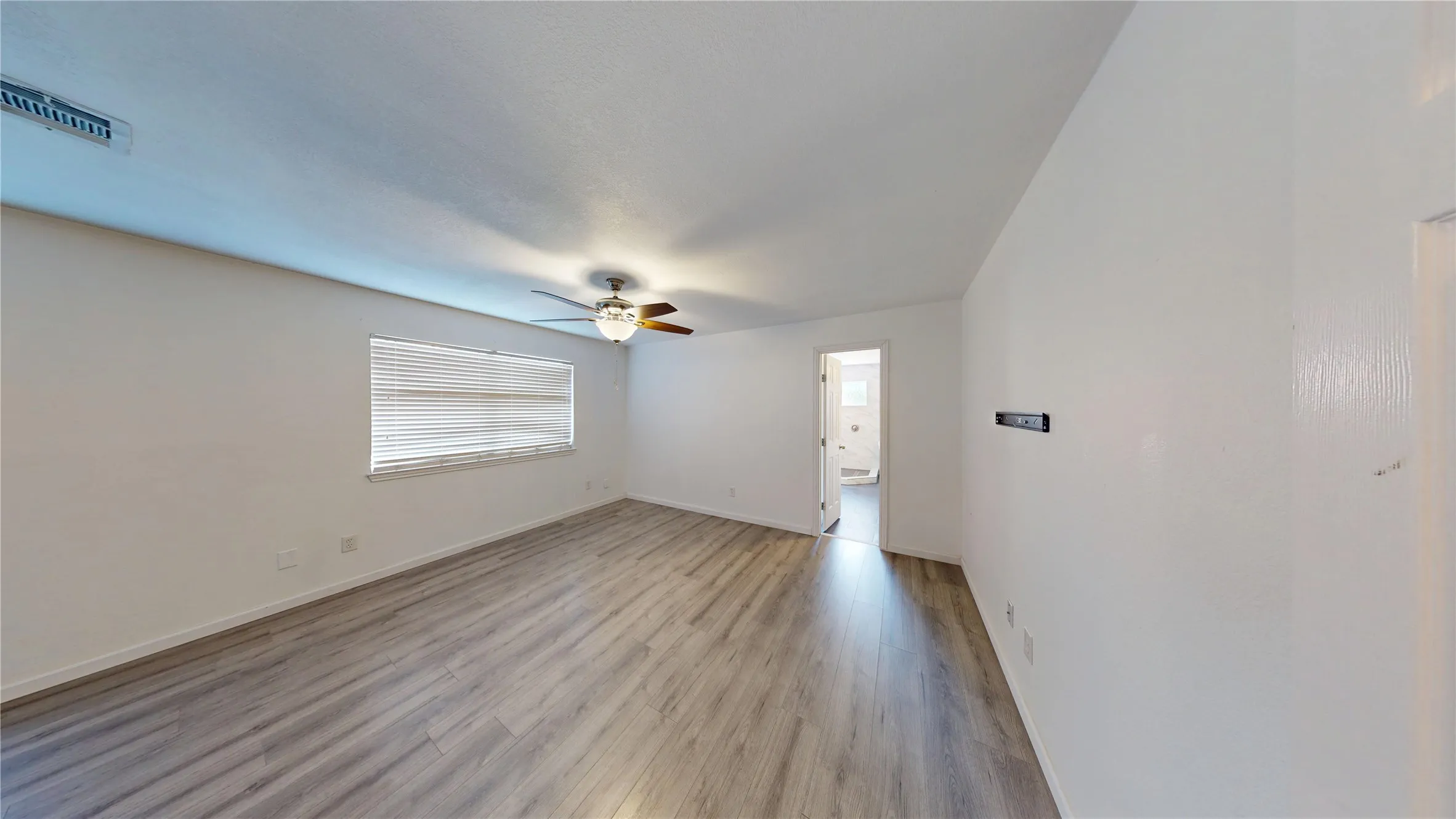 Unfurnished room with light wood-style floors and ceiling fan