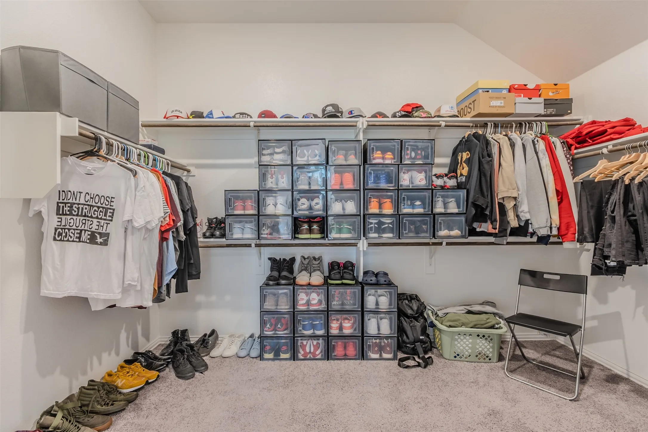 Walk in closet with carpet flooring
