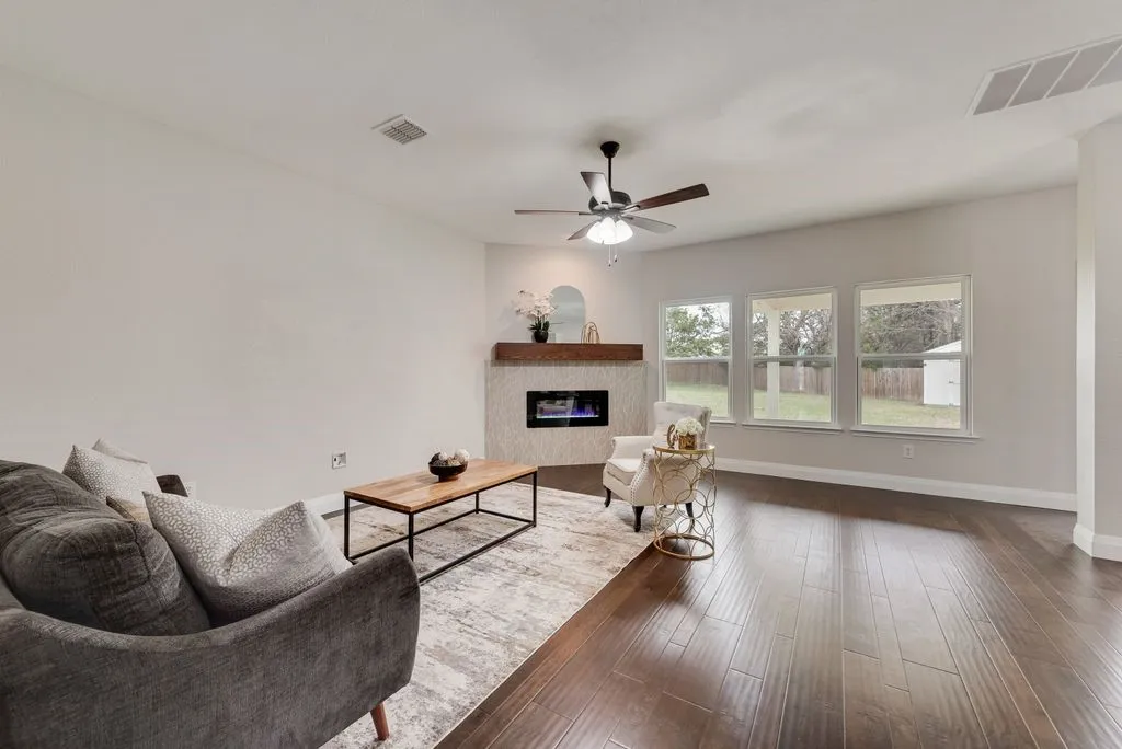 Single Family Residence For Sale in Collin County , 1505 Black Maple Drive, Anna, Texas 75409, 4 Bedrooms, 3 Bathrooms, 2 Garage spaces, 2,389 Sqft, built in 2005, Price $395,000, mls#21200424, Real Estate Agent in Anna, Homes For Sale in Collin county, Homes For Sale in Anna, Realtor in Anna Texas, Real Estate Brokerage Independent Realty Texas, Luminita Cordes Realtor