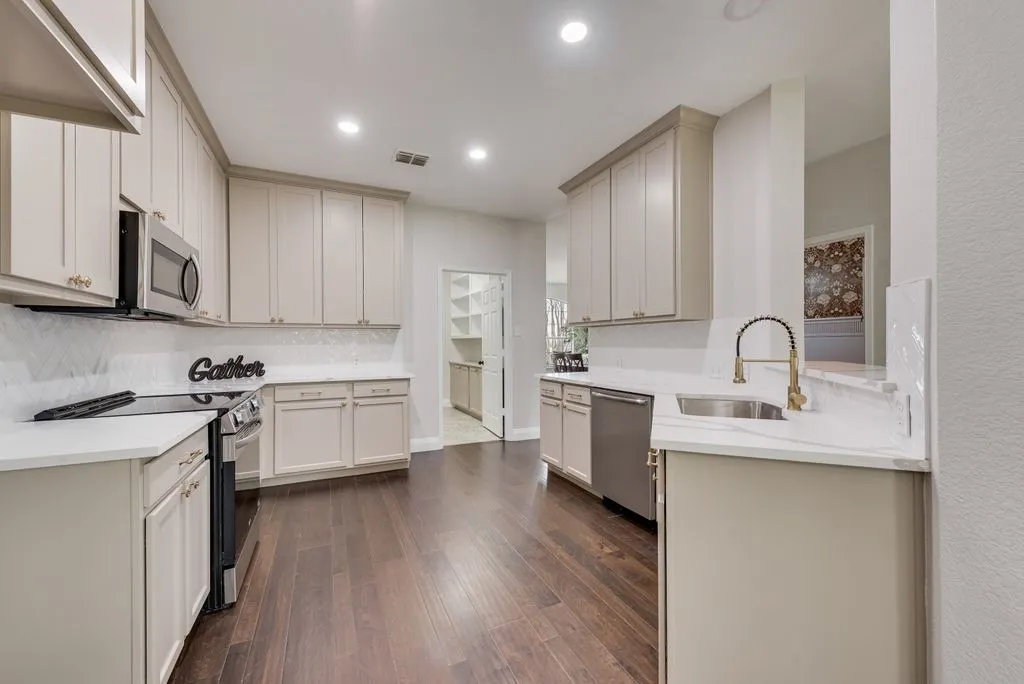 Single Family Residence For Sale in Collin County , 1505 Black Maple Drive, Anna, Texas 75409, 4 Bedrooms, 3 Bathrooms, 2 Garage spaces, 2,389 Sqft, built in 2005, Price $395,000, mls#21200424, Real Estate Agent in Anna, Homes For Sale in Collin county, Homes For Sale in Anna, Realtor in Anna Texas, Real Estate Brokerage Independent Realty Texas, Luminita Cordes Realtor