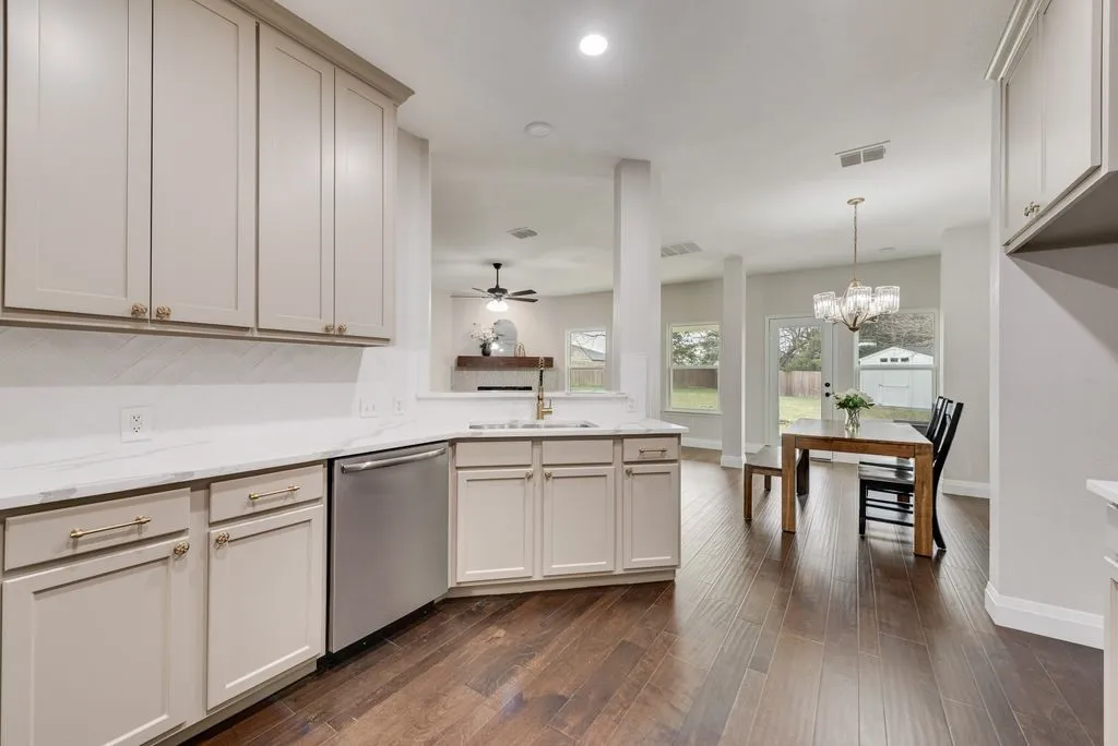 Single Family Residence For Sale in Collin County , 1505 Black Maple Drive, Anna, Texas 75409, 4 Bedrooms, 3 Bathrooms, 2 Garage spaces, 2,389 Sqft, built in 2005, Price $395,000, mls#21200424, Real Estate Agent in Anna, Homes For Sale in Collin county, Homes For Sale in Anna, Realtor in Anna Texas, Real Estate Brokerage Independent Realty Texas, Luminita Cordes Realtor