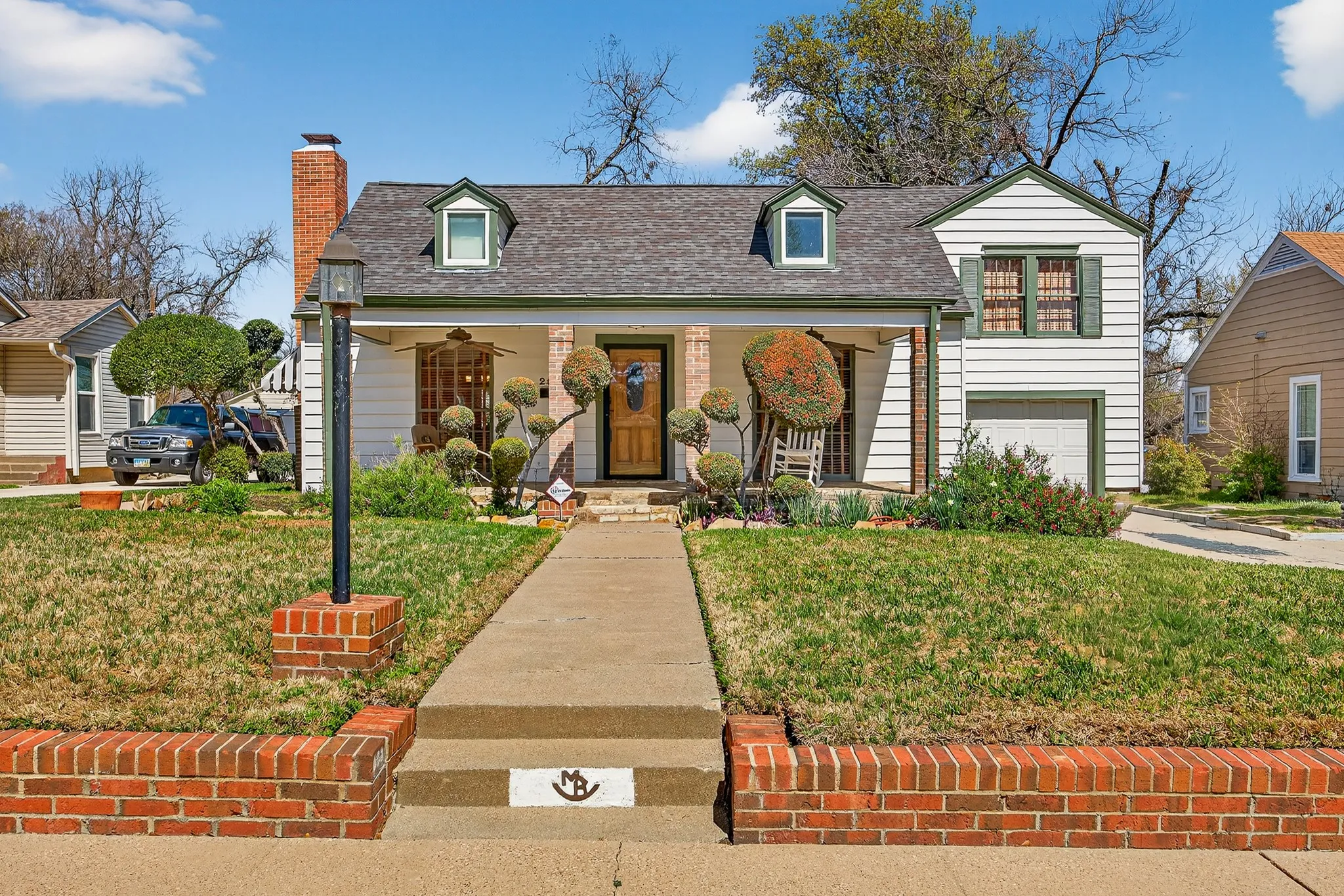 Single Family Residence For Sale in Tarrant County , 2525 Goldenrod Avenue, Fort Worth, Texas 76111, 3 Bedroom, 2 Bathroom, 1 Garage spaces, 1,606 Sqft, built in 1939, mls#21188548, Real Estate Agent in Fort Worth, Homes For Sale in Tarrant county, Homes For Sale in Fort Worth, Realtor in Fort Worth Texas, Real Estate Brokerage Independent Realty Texas, Luminita Cordes Realtor