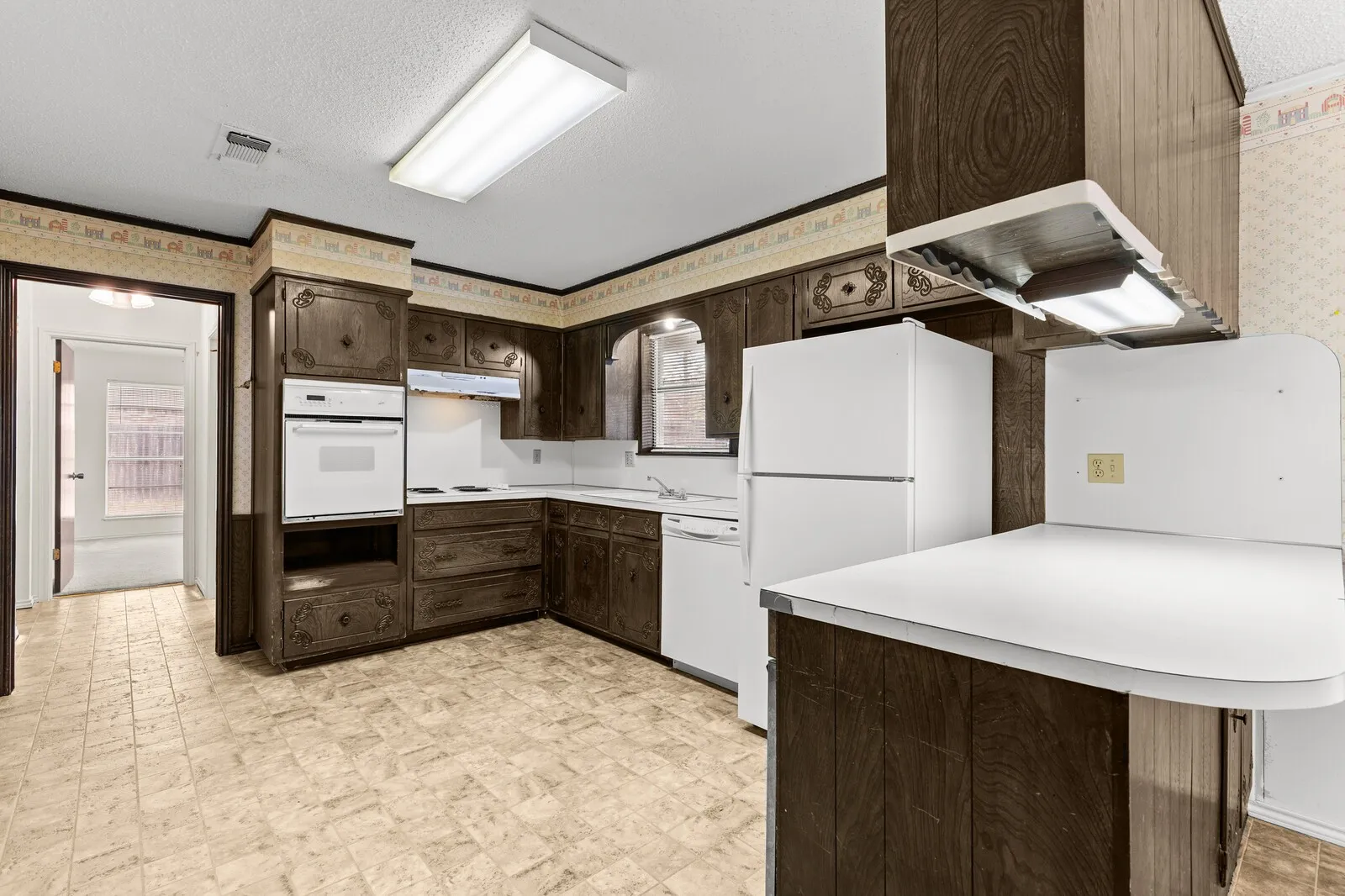 Single Family Residence For Sale in Falls County , 918 Saint Charles Court, Marlin, Texas 76661, 3 Bedroom, 2 Bathroom, 2 Garage spaces, 2,268 Sqft, built in 1977, Price $174,900, mls#21200025, Real Estate Agent in Marlin, Homes For Sale in Falls county, Homes For Sale in Marlin, Realtor in Marlin Texas, Real Estate Brokerage Independent Realty Texas, Luminita Cordes Realtor