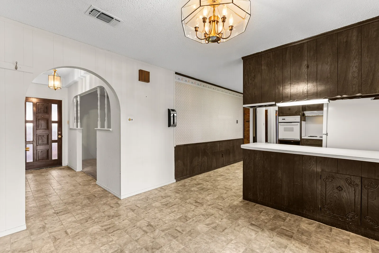Single Family Residence For Sale in Falls County , 918 Saint Charles Court, Marlin, Texas 76661, 3 Bedroom, 2 Bathroom, 2 Garage spaces, 2,268 Sqft, built in 1977, Price $174,900, mls#21200025, Real Estate Agent in Marlin, Homes For Sale in Falls county, Homes For Sale in Marlin, Realtor in Marlin Texas, Real Estate Brokerage Independent Realty Texas, Luminita Cordes Realtor