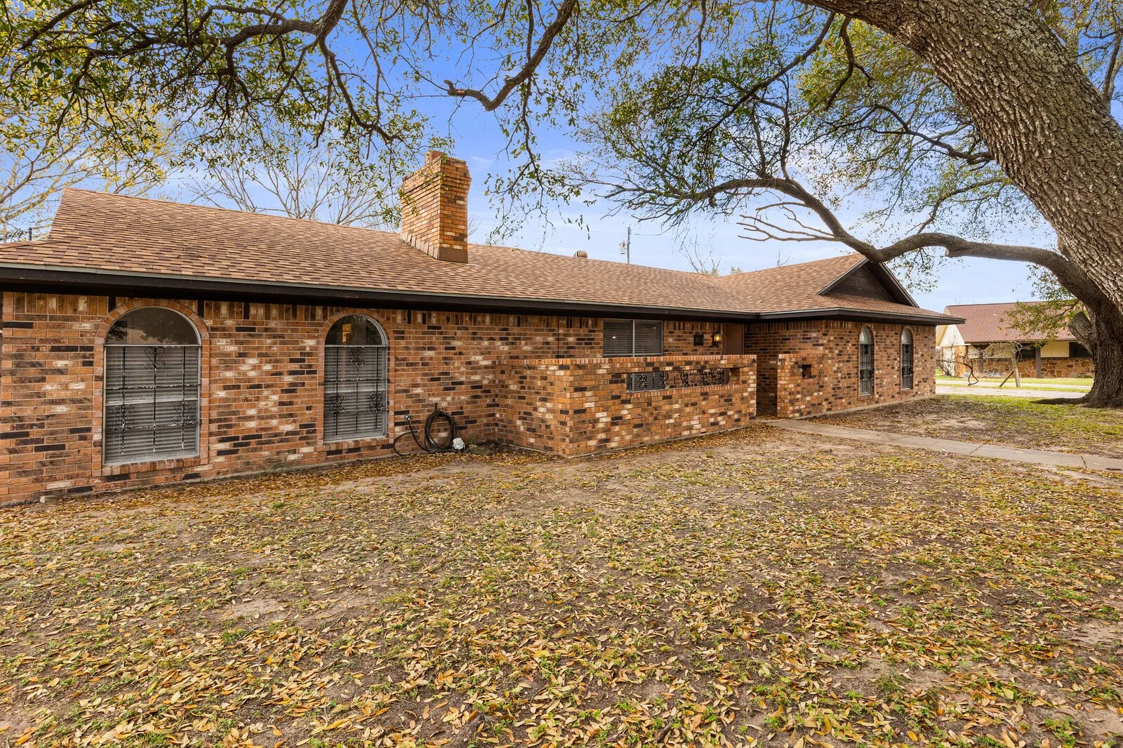 Single Family Residence For Sale in Falls County , 918 Saint Charles Court, Marlin, Texas 76661, 3 Bedroom, 2 Bathroom, 2 Garage spaces, 2,268 Sqft, built in 1977, Price $174,900, mls#21200025, Real Estate Agent in Marlin, Homes For Sale in Falls county, Homes For Sale in Marlin, Realtor in Marlin Texas, Real Estate Brokerage Independent Realty Texas, Luminita Cordes Realtor