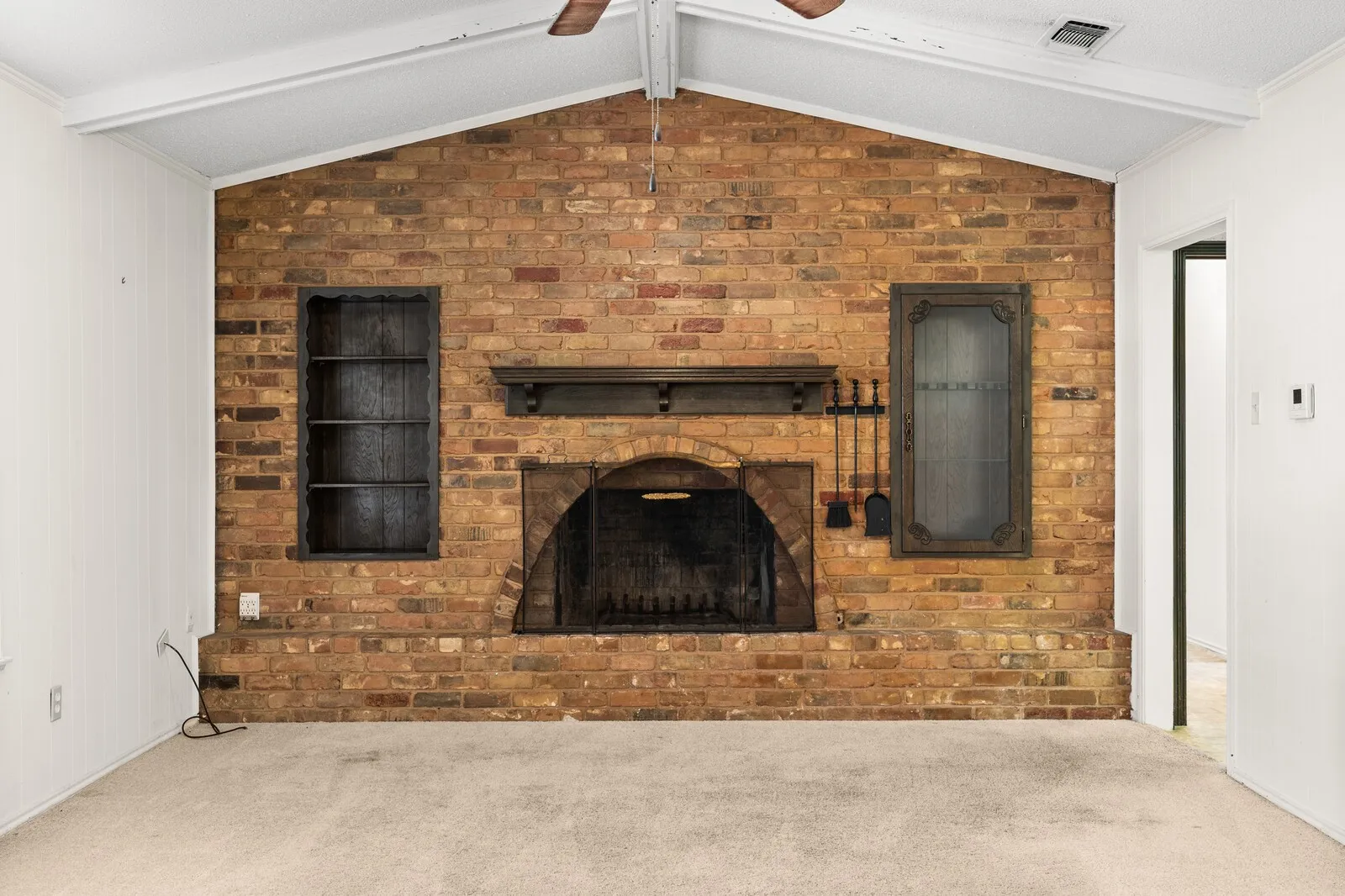 Single Family Residence For Sale in Falls County , 918 Saint Charles Court, Marlin, Texas 76661, 3 Bedroom, 2 Bathroom, 2 Garage spaces, 2,268 Sqft, built in 1977, Price $174,900, mls#21200025, Real Estate Agent in Marlin, Homes For Sale in Falls county, Homes For Sale in Marlin, Realtor in Marlin Texas, Real Estate Brokerage Independent Realty Texas, Luminita Cordes Realtor