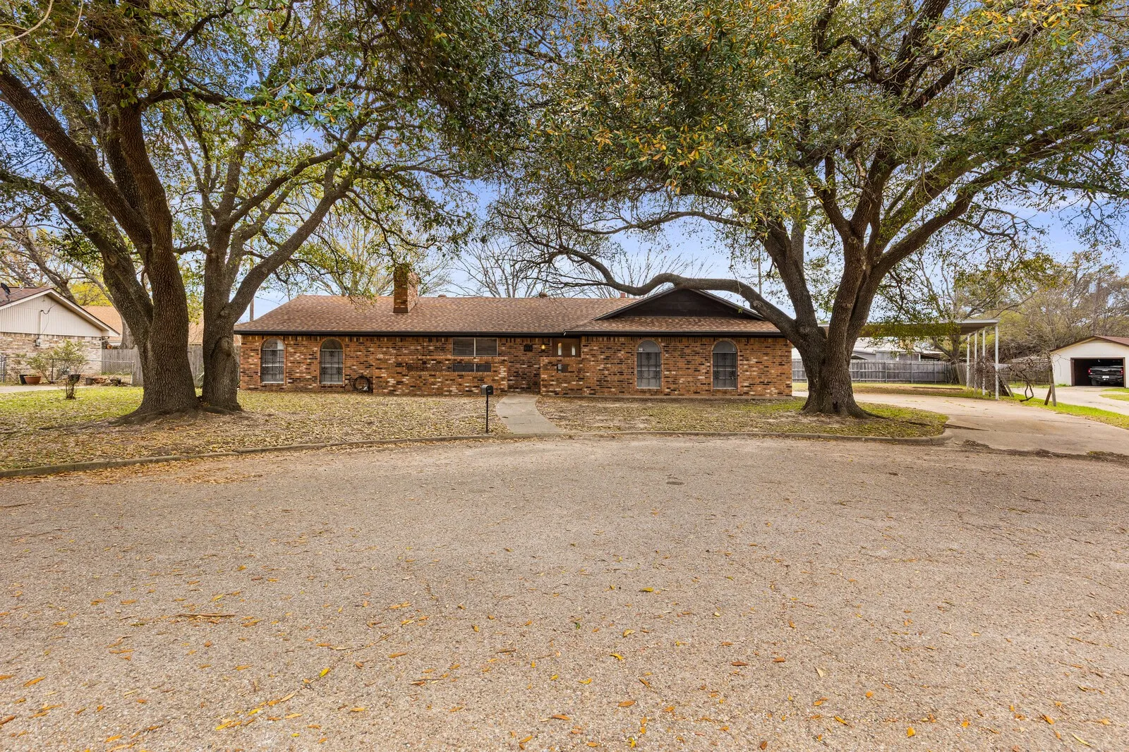 Single Family Residence For Sale in Falls County , 918 Saint Charles Court, Marlin, Texas 76661, 3 Bedroom, 2 Bathroom, 2 Garage spaces, 2,268 Sqft, built in 1977, Price $174,900, mls#21200025, Real Estate Agent in Marlin, Homes For Sale in Falls county, Homes For Sale in Marlin, Realtor in Marlin Texas, Real Estate Brokerage Independent Realty Texas, Luminita Cordes Realtor