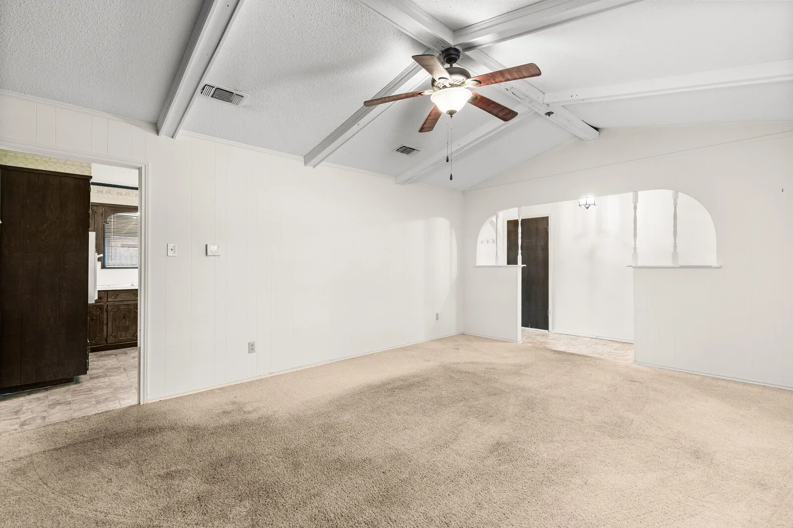 Single Family Residence For Sale in Falls County , 918 Saint Charles Court, Marlin, Texas 76661, 3 Bedroom, 2 Bathroom, 2 Garage spaces, 2,268 Sqft, built in 1977, Price $174,900, mls#21200025, Real Estate Agent in Marlin, Homes For Sale in Falls county, Homes For Sale in Marlin, Realtor in Marlin Texas, Real Estate Brokerage Independent Realty Texas, Luminita Cordes Realtor