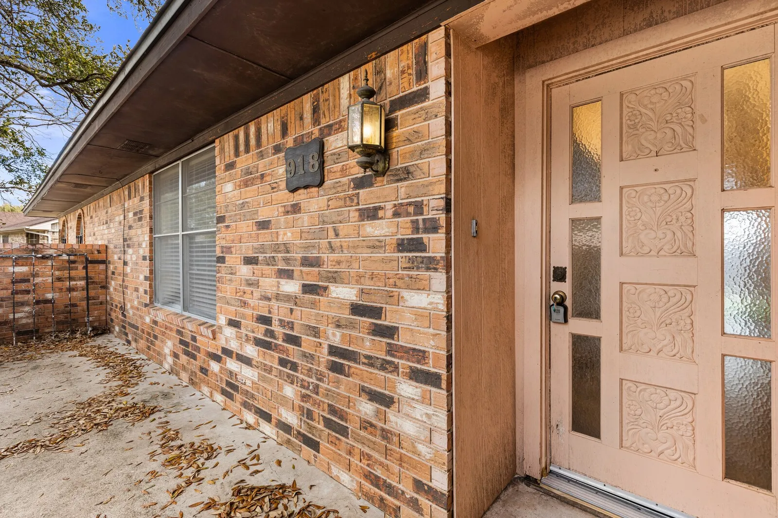 Single Family Residence For Sale in Falls County , 918 Saint Charles Court, Marlin, Texas 76661, 3 Bedroom, 2 Bathroom, 2 Garage spaces, 2,268 Sqft, built in 1977, Price $174,900, mls#21200025, Real Estate Agent in Marlin, Homes For Sale in Falls county, Homes For Sale in Marlin, Realtor in Marlin Texas, Real Estate Brokerage Independent Realty Texas, Luminita Cordes Realtor