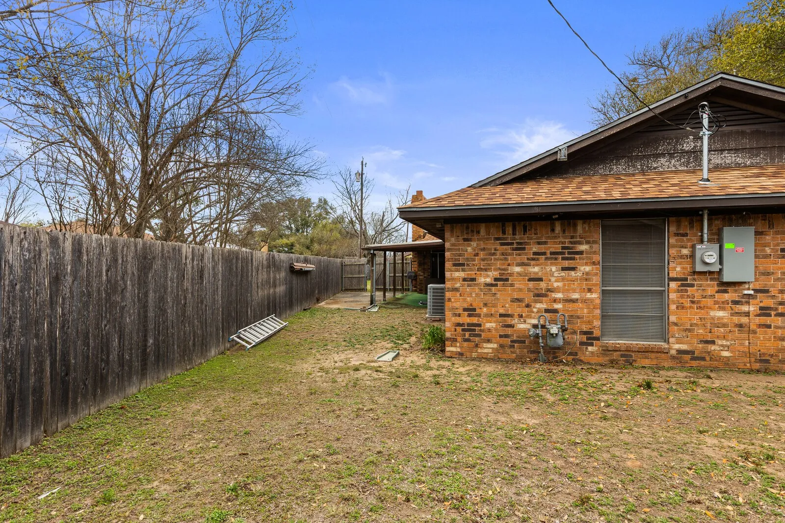 Single Family Residence For Sale in Falls County , 918 Saint Charles Court, Marlin, Texas 76661, 3 Bedroom, 2 Bathroom, 2 Garage spaces, 2,268 Sqft, built in 1977, Price $174,900, mls#21200025, Real Estate Agent in Marlin, Homes For Sale in Falls county, Homes For Sale in Marlin, Realtor in Marlin Texas, Real Estate Brokerage Independent Realty Texas, Luminita Cordes Realtor