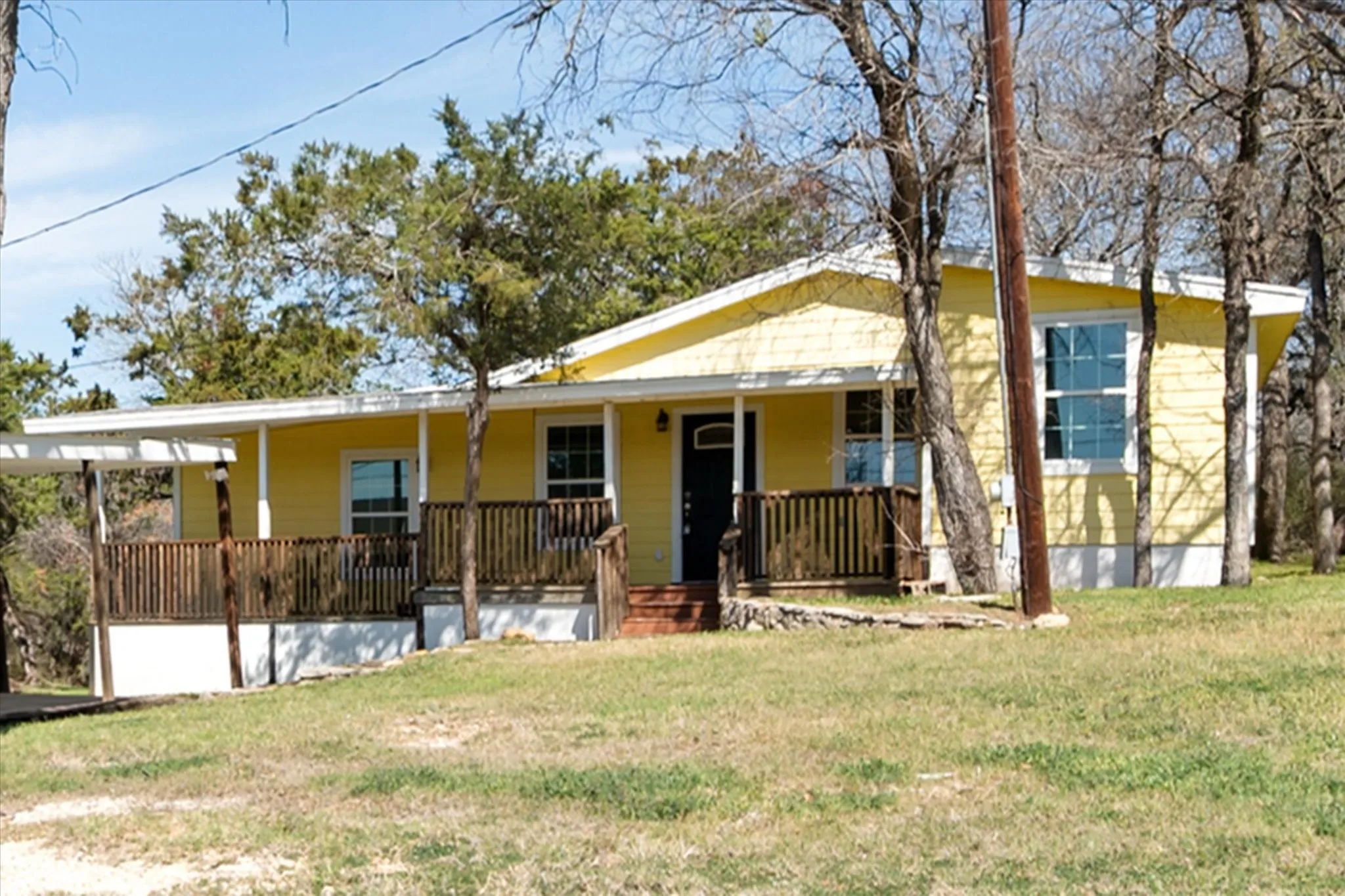 Single Family Residence For Sale in Parker County , 508 Lois Circle, Granbury, Texas 76049, 3 Bedrooms, 3 Bathrooms, Garage spaces, 1,292 Sqft, built in 1988, Preowned, Price $169,400, mls#21193376, Real Estate Agent in Granbury, Homes For Sale in Parker county, Homes For Sale in Granbury, Realtor in Granbury Texas, Real Estate Brokerage Independent Realty Texas, Luminita Cordes Realtor