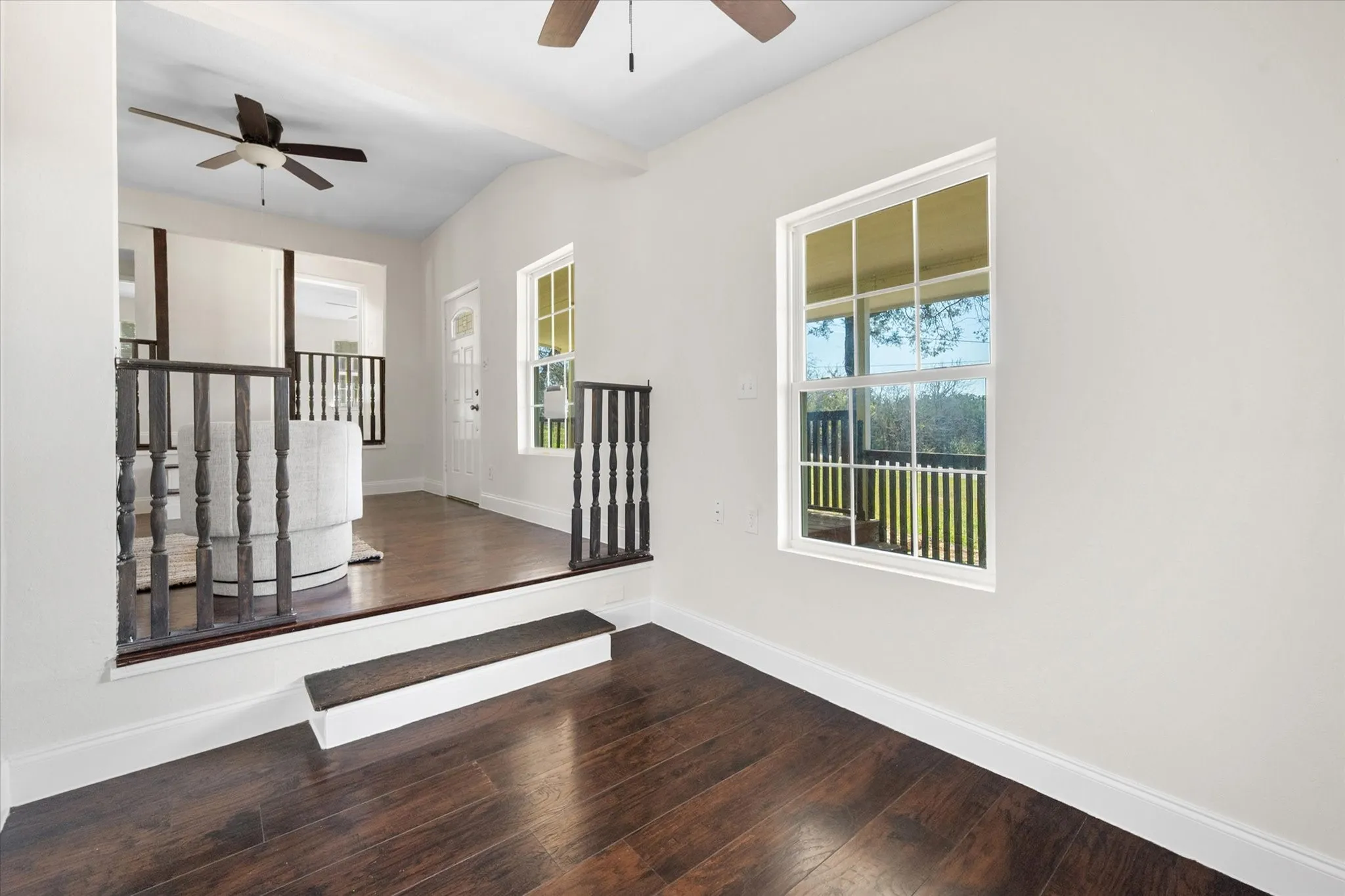 Single Family Residence For Sale in Parker County , 508 Lois Circle, Granbury, Texas 76049, 3 Bedrooms, 3 Bathrooms, Garage spaces, 1,292 Sqft, built in 1988, Preowned, Price $169,400, mls#21193376, Real Estate Agent in Granbury, Homes For Sale in Parker county, Homes For Sale in Granbury, Realtor in Granbury Texas, Real Estate Brokerage Independent Realty Texas, Luminita Cordes Realtor