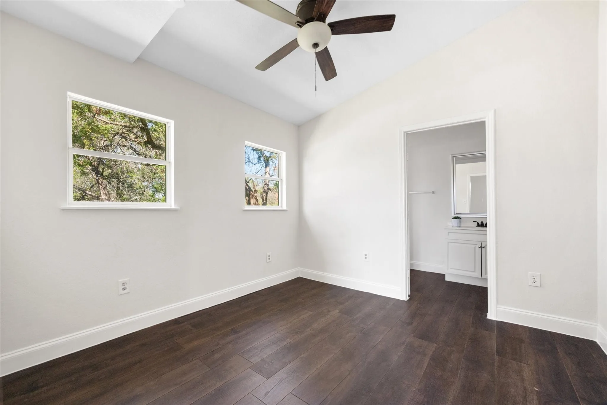 Single Family Residence For Sale in Parker County , 508 Lois Circle, Granbury, Texas 76049, 3 Bedrooms, 3 Bathrooms, Garage spaces, 1,292 Sqft, built in 1988, Preowned, Price $169,400, mls#21193376, Real Estate Agent in Granbury, Homes For Sale in Parker county, Homes For Sale in Granbury, Realtor in Granbury Texas, Real Estate Brokerage Independent Realty Texas, Luminita Cordes Realtor