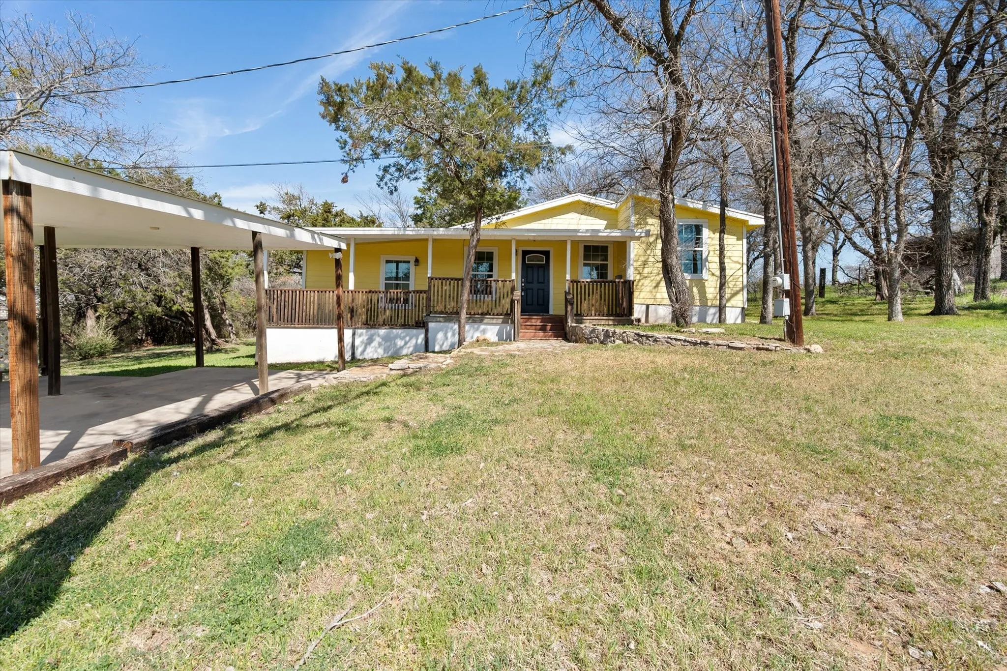 Single Family Residence For Sale in Parker County , 508 Lois Circle, Granbury, Texas 76049, 3 Bedrooms, 3 Bathrooms, Garage spaces, 1,292 Sqft, built in 1988, Preowned, Price $169,400, mls#21193376, Real Estate Agent in Granbury, Homes For Sale in Parker county, Homes For Sale in Granbury, Realtor in Granbury Texas, Real Estate Brokerage Independent Realty Texas, Luminita Cordes Realtor