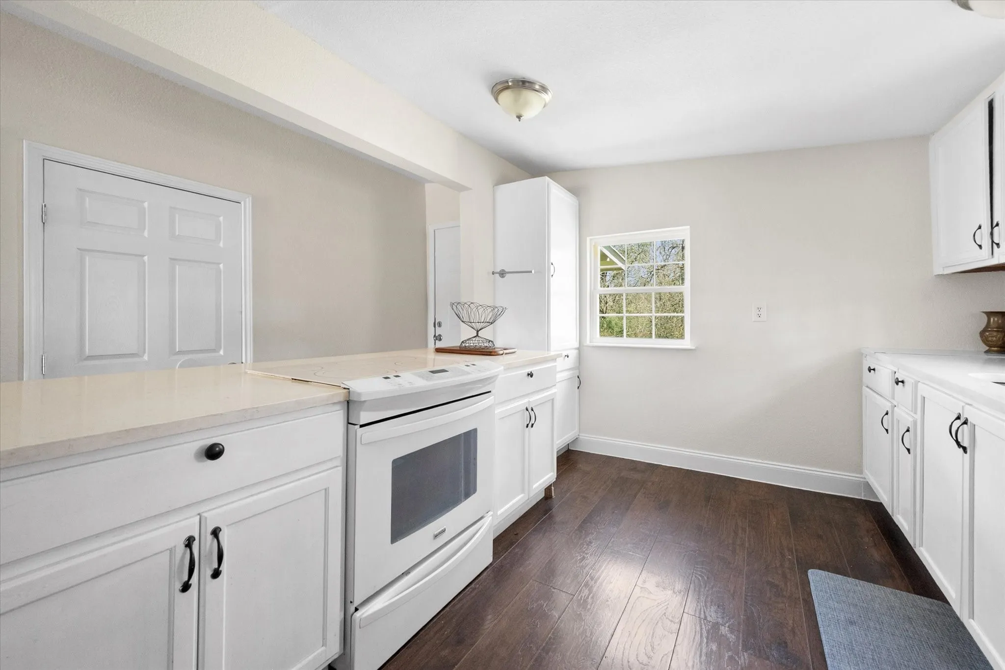 Single Family Residence For Sale in Parker County , 508 Lois Circle, Granbury, Texas 76049, 3 Bedrooms, 3 Bathrooms, Garage spaces, 1,292 Sqft, built in 1988, Preowned, Price $169,400, mls#21193376, Real Estate Agent in Granbury, Homes For Sale in Parker county, Homes For Sale in Granbury, Realtor in Granbury Texas, Real Estate Brokerage Independent Realty Texas, Luminita Cordes Realtor