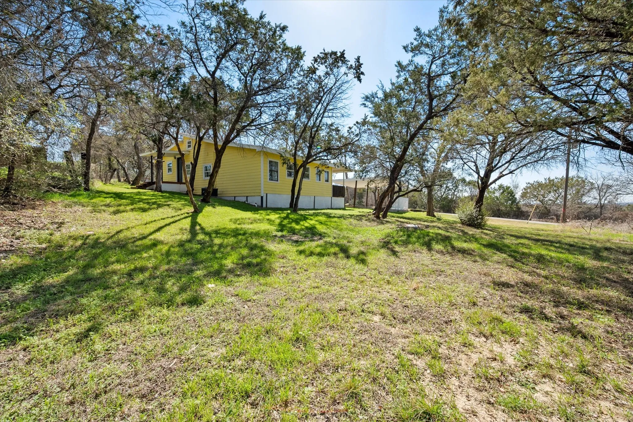 Single Family Residence For Sale in Parker County , 508 Lois Circle, Granbury, Texas 76049, 3 Bedrooms, 3 Bathrooms, Garage spaces, 1,292 Sqft, built in 1988, Preowned, Price $169,400, mls#21193376, Real Estate Agent in Granbury, Homes For Sale in Parker county, Homes For Sale in Granbury, Realtor in Granbury Texas, Real Estate Brokerage Independent Realty Texas, Luminita Cordes Realtor