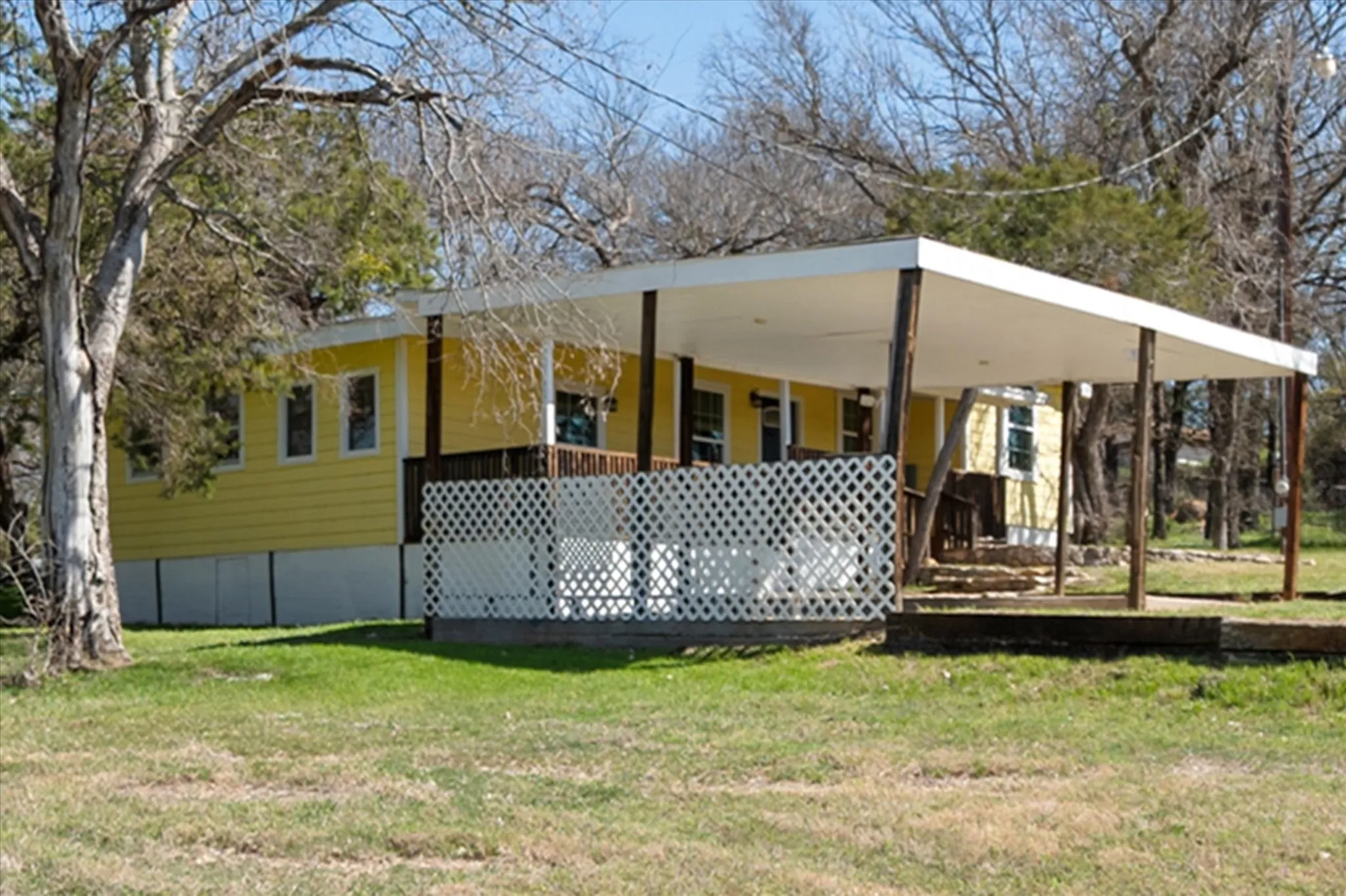 Single Family Residence For Sale in Parker County , 508 Lois Circle, Granbury, Texas 76049, 3 Bedrooms, 3 Bathrooms, Garage spaces, 1,292 Sqft, built in 1988, Preowned, Price $169,400, mls#21193376, Real Estate Agent in Granbury, Homes For Sale in Parker county, Homes For Sale in Granbury, Realtor in Granbury Texas, Real Estate Brokerage Independent Realty Texas, Luminita Cordes Realtor