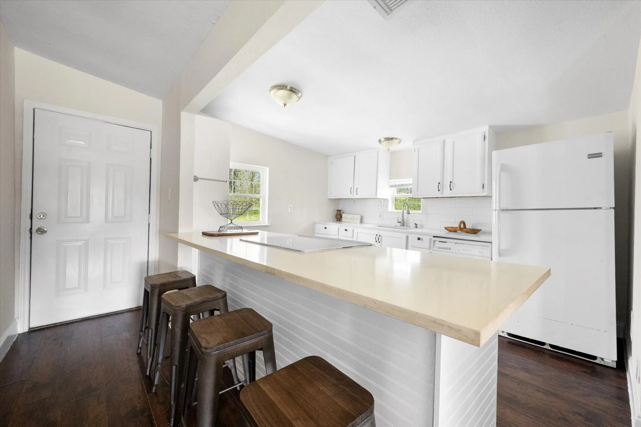Single Family Residence For Sale in Parker County , 508 Lois Circle, Granbury, Texas 76049, 3 Bedrooms, 3 Bathrooms, Garage spaces, 1,292 Sqft, built in 1988, Preowned, Price $169,400, mls#21193376, Real Estate Agent in Granbury, Homes For Sale in Parker county, Homes For Sale in Granbury, Realtor in Granbury Texas, Real Estate Brokerage Independent Realty Texas, Luminita Cordes Realtor