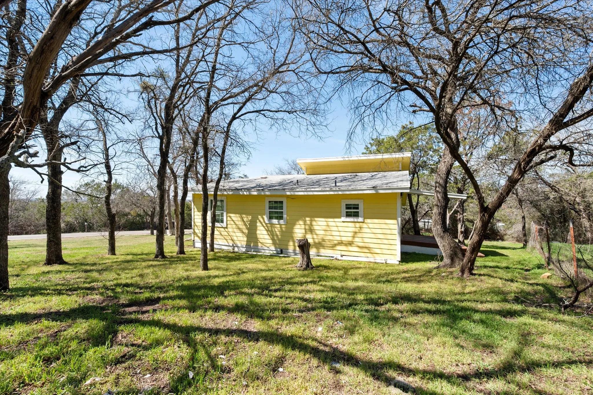 Single Family Residence For Sale in Parker County , 508 Lois Circle, Granbury, Texas 76049, 3 Bedrooms, 3 Bathrooms, Garage spaces, 1,292 Sqft, built in 1988, Preowned, Price $169,400, mls#21193376, Real Estate Agent in Granbury, Homes For Sale in Parker county, Homes For Sale in Granbury, Realtor in Granbury Texas, Real Estate Brokerage Independent Realty Texas, Luminita Cordes Realtor