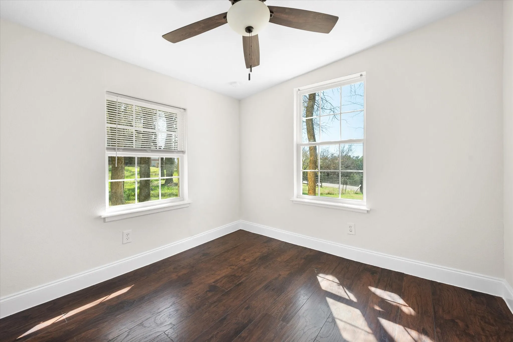 Single Family Residence For Sale in Parker County , 508 Lois Circle, Granbury, Texas 76049, 3 Bedrooms, 3 Bathrooms, Garage spaces, 1,292 Sqft, built in 1988, Preowned, Price $169,400, mls#21193376, Real Estate Agent in Granbury, Homes For Sale in Parker county, Homes For Sale in Granbury, Realtor in Granbury Texas, Real Estate Brokerage Independent Realty Texas, Luminita Cordes Realtor