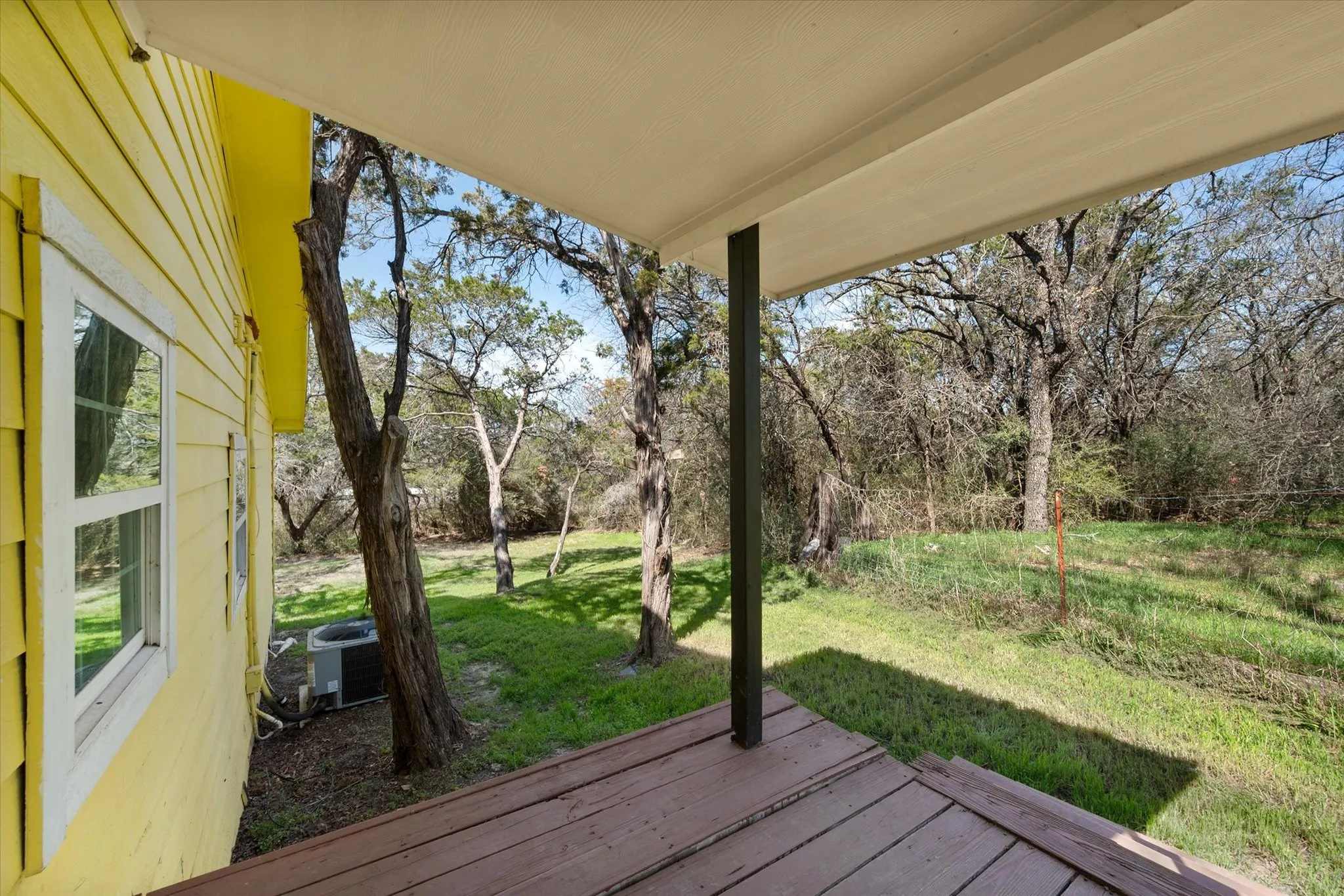 Single Family Residence For Sale in Parker County , 508 Lois Circle, Granbury, Texas 76049, 3 Bedrooms, 3 Bathrooms, Garage spaces, 1,292 Sqft, built in 1988, Preowned, Price $169,400, mls#21193376, Real Estate Agent in Granbury, Homes For Sale in Parker county, Homes For Sale in Granbury, Realtor in Granbury Texas, Real Estate Brokerage Independent Realty Texas, Luminita Cordes Realtor