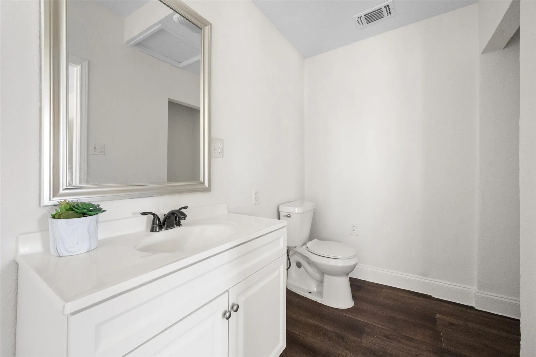 Single Family Residence For Sale in Parker County , 508 Lois Circle, Granbury, Texas 76049, 3 Bedrooms, 3 Bathrooms, Garage spaces, 1,292 Sqft, built in 1988, Preowned, Price $169,400, mls#21193376, Real Estate Agent in Granbury, Homes For Sale in Parker county, Homes For Sale in Granbury, Realtor in Granbury Texas, Real Estate Brokerage Independent Realty Texas, Luminita Cordes Realtor