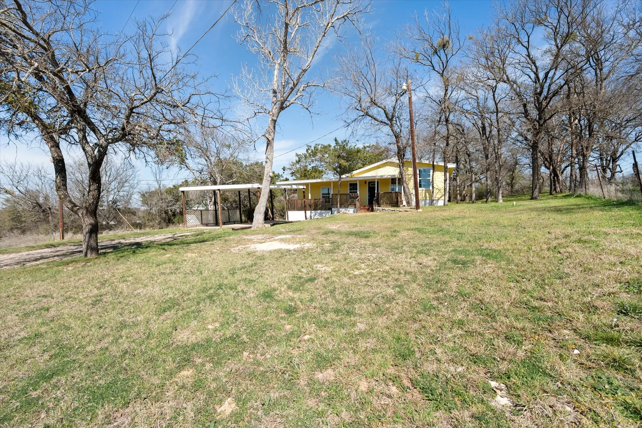 Single Family Residence For Sale in Parker County , 508 Lois Circle, Granbury, Texas 76049, 3 Bedrooms, 3 Bathrooms, Garage spaces, 1,292 Sqft, built in 1988, Preowned, Price $169,400, mls#21193376, Real Estate Agent in Granbury, Homes For Sale in Parker county, Homes For Sale in Granbury, Realtor in Granbury Texas, Real Estate Brokerage Independent Realty Texas, Luminita Cordes Realtor