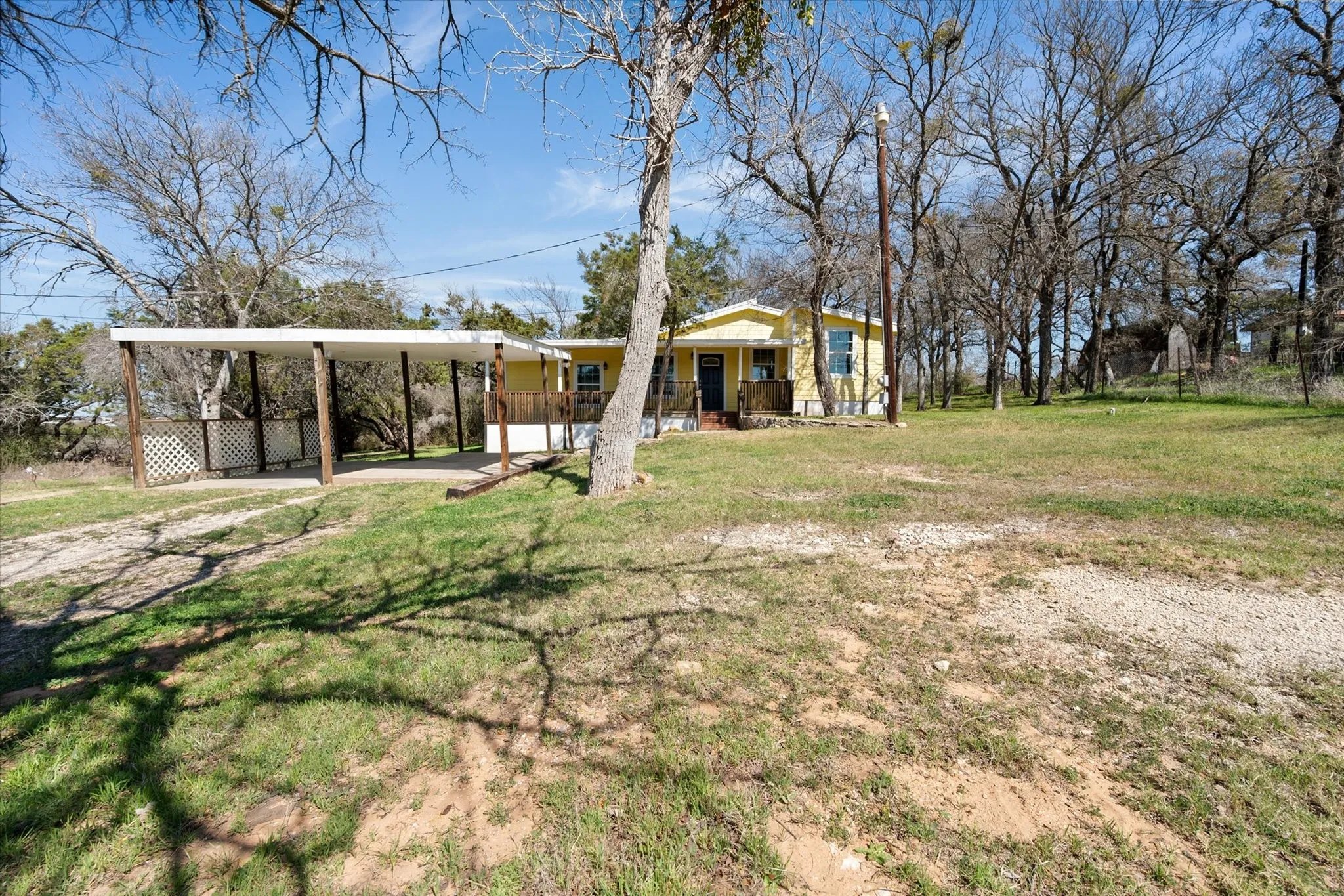 Single Family Residence For Sale in Parker County , 508 Lois Circle, Granbury, Texas 76049, 3 Bedrooms, 3 Bathrooms, Garage spaces, 1,292 Sqft, built in 1988, Preowned, Price $169,400, mls#21193376, Real Estate Agent in Granbury, Homes For Sale in Parker county, Homes For Sale in Granbury, Realtor in Granbury Texas, Real Estate Brokerage Independent Realty Texas, Luminita Cordes Realtor